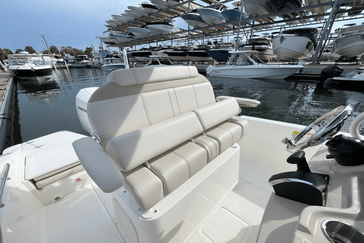 2026 Boston Whaler 220 Dauntless Image Thumbnail #14