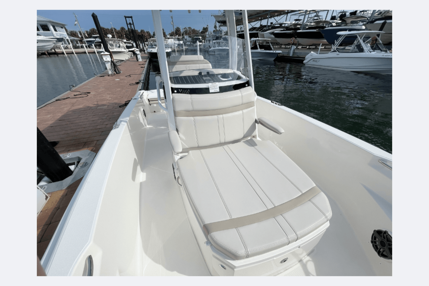 2026 Boston Whaler 220 Dauntless Image Thumbnail #19