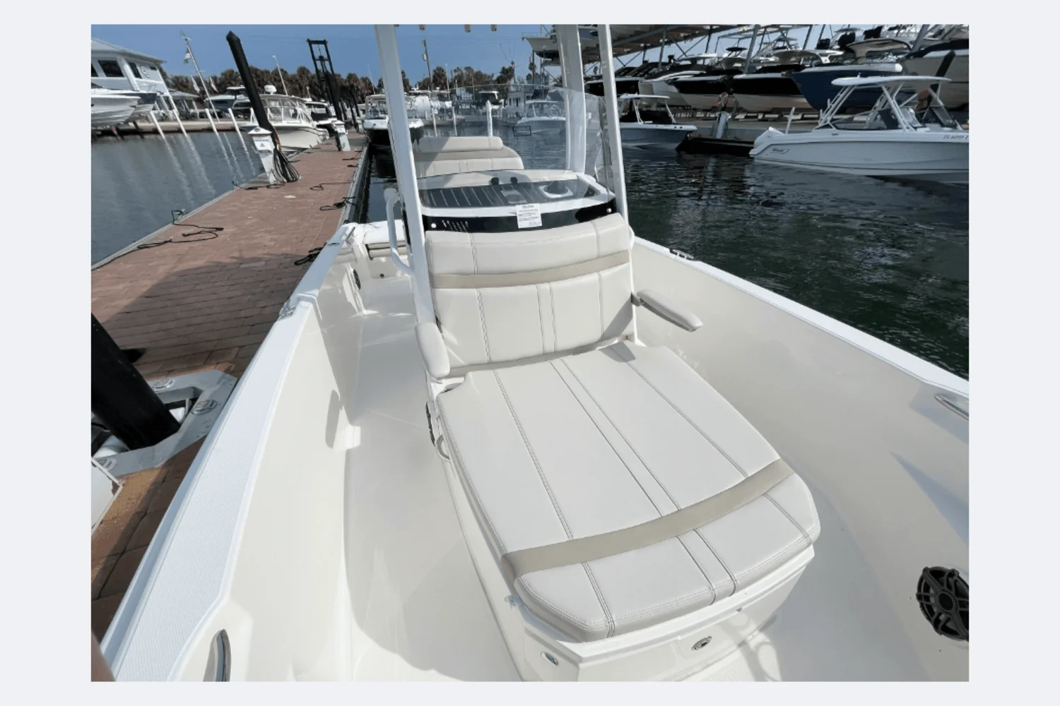 2026 Boston Whaler 220 Dauntless Image Thumbnail #19