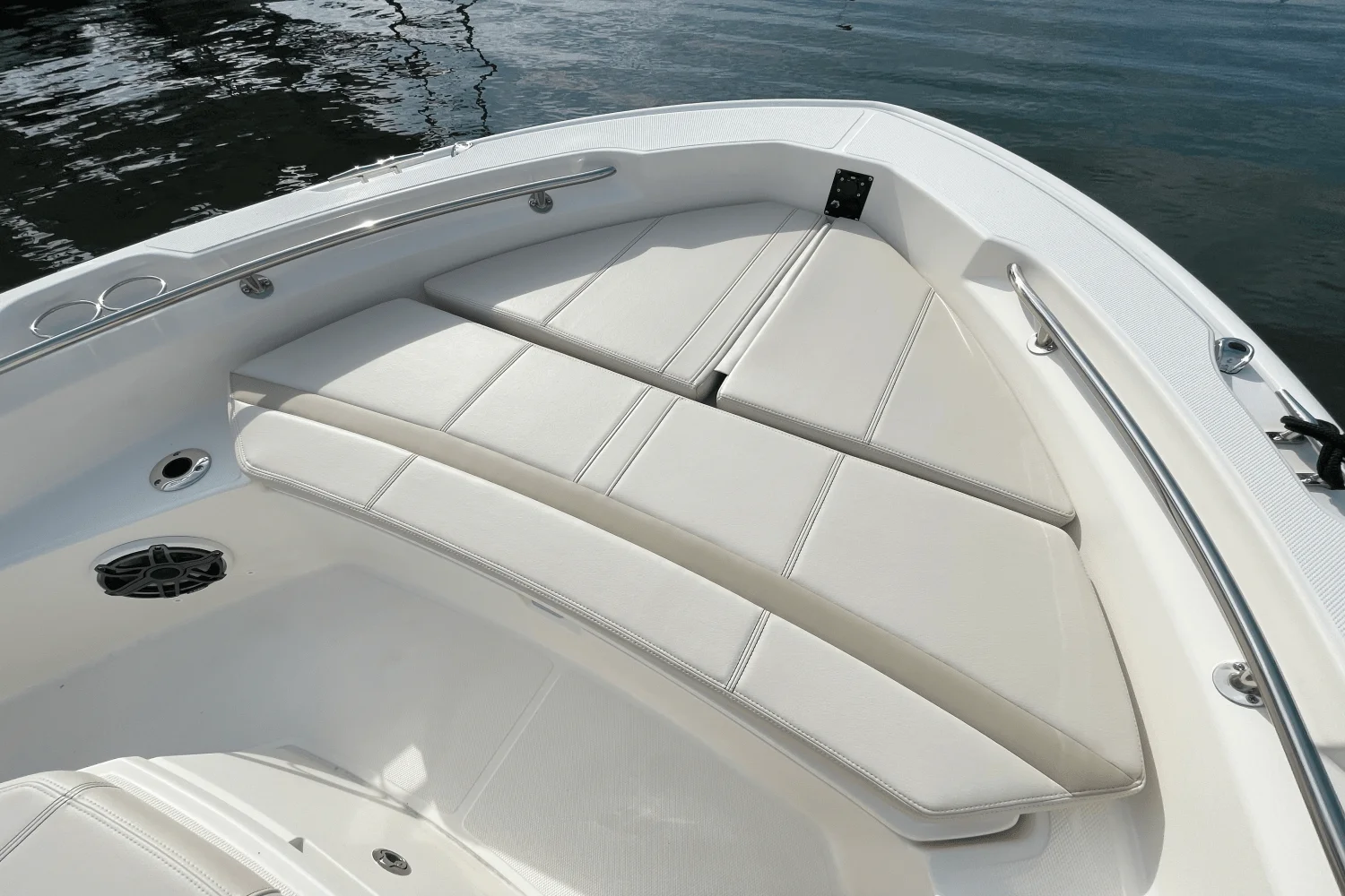 2026 Boston Whaler 220 Dauntless Image Thumbnail #21