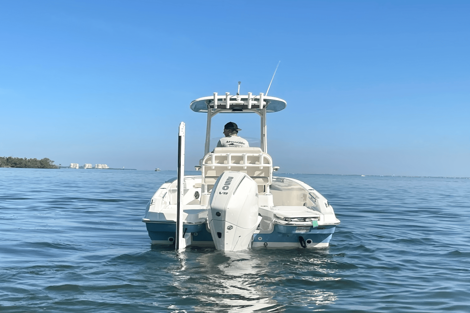 2026 Boston Whaler 220 Dauntless Image Thumbnail #5