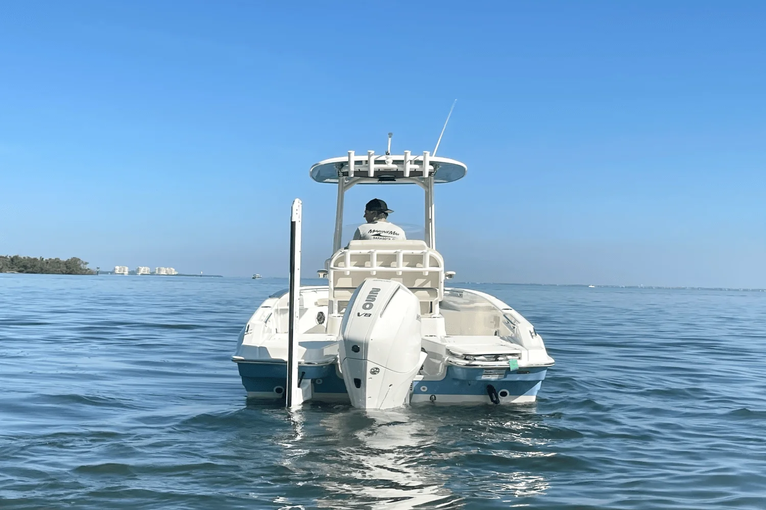 2026 Boston Whaler 220 Dauntless Image Thumbnail #5