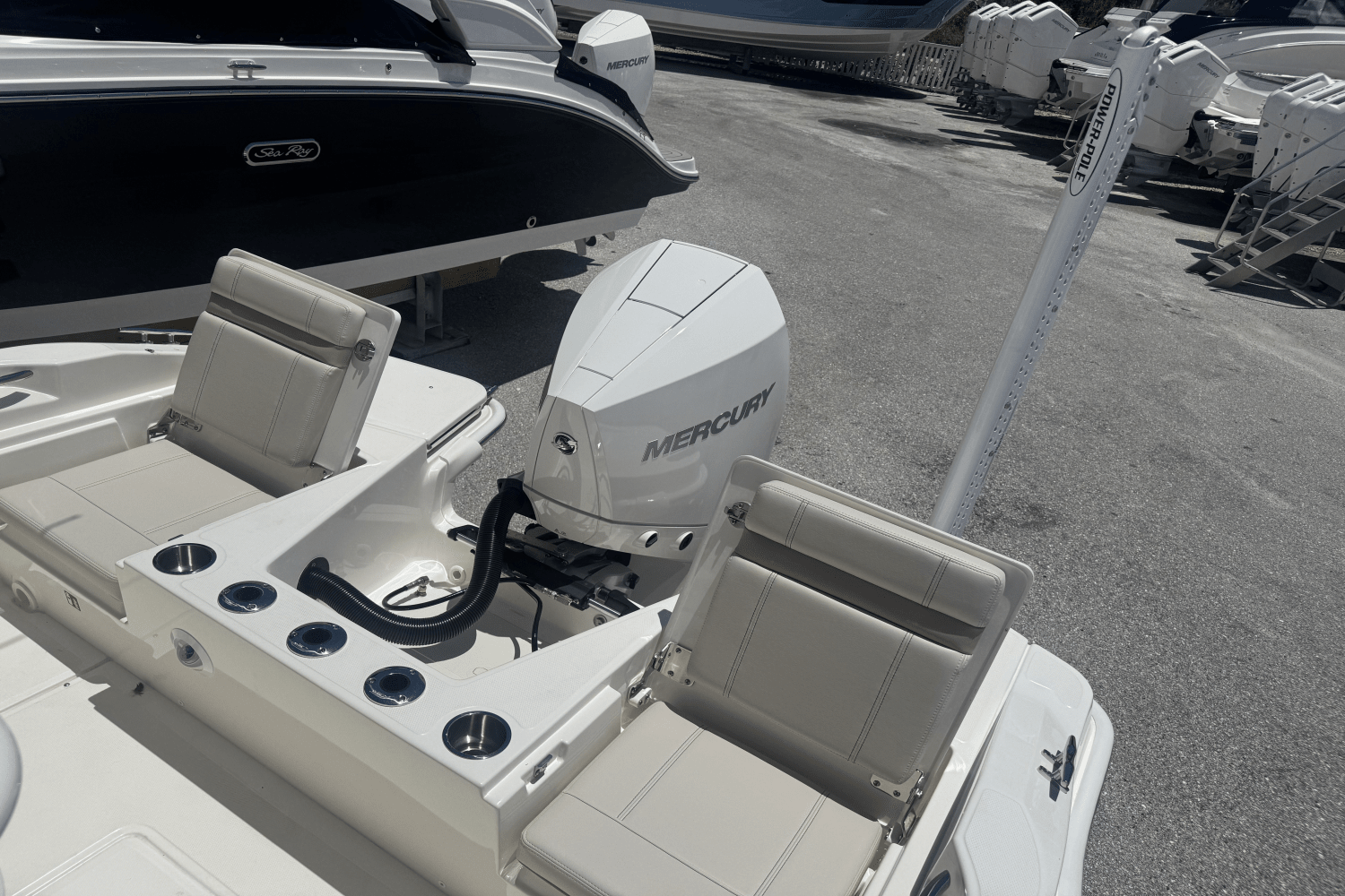2026 Boston Whaler 220 Dauntless Image Thumbnail #5