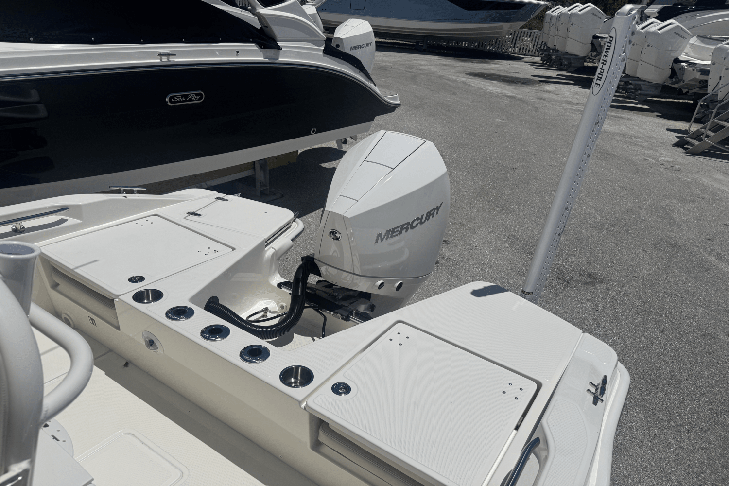 2026 Boston Whaler 220 Dauntless Image Thumbnail #6