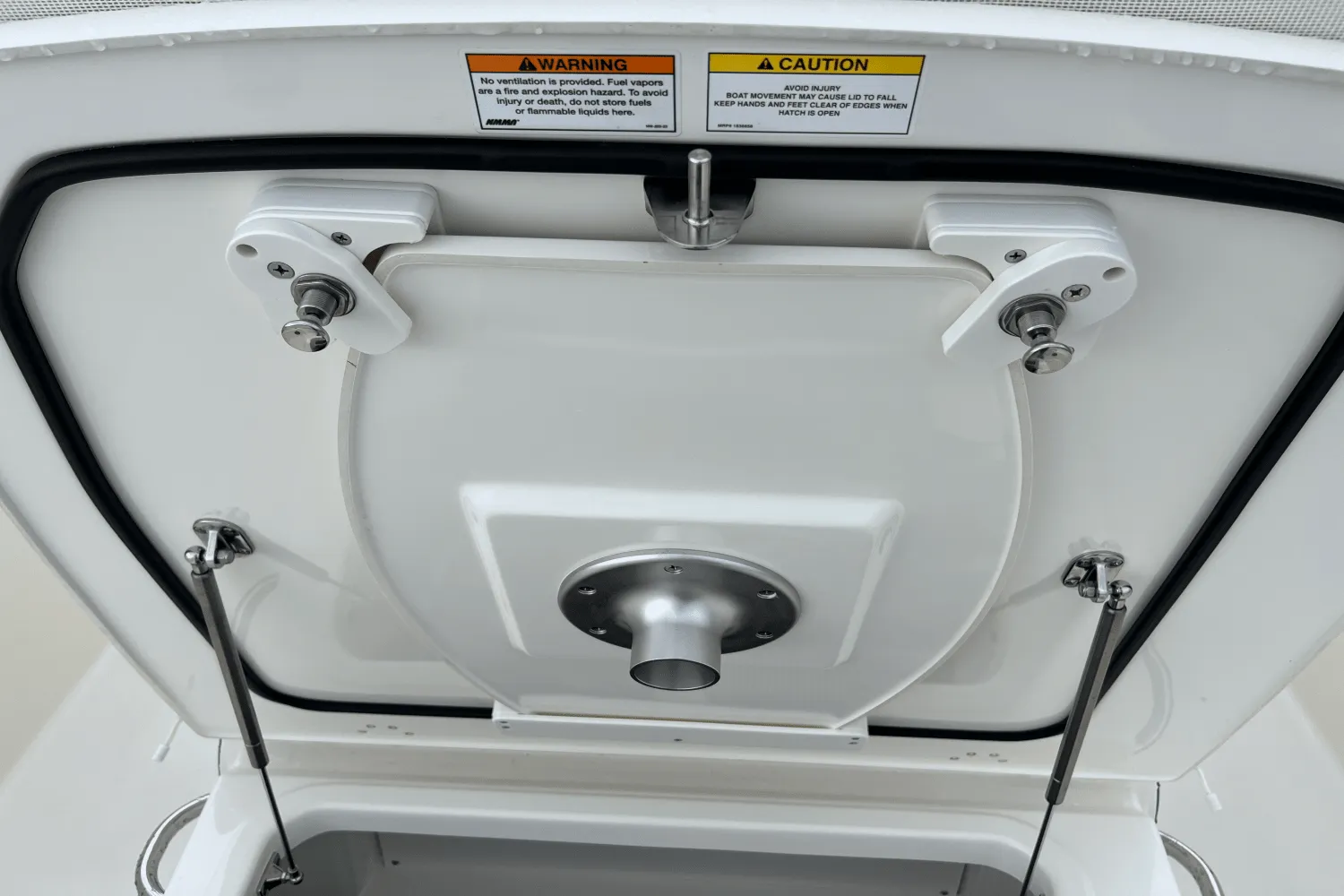 2026 Boston Whaler 220 Dauntless Image Thumbnail #22