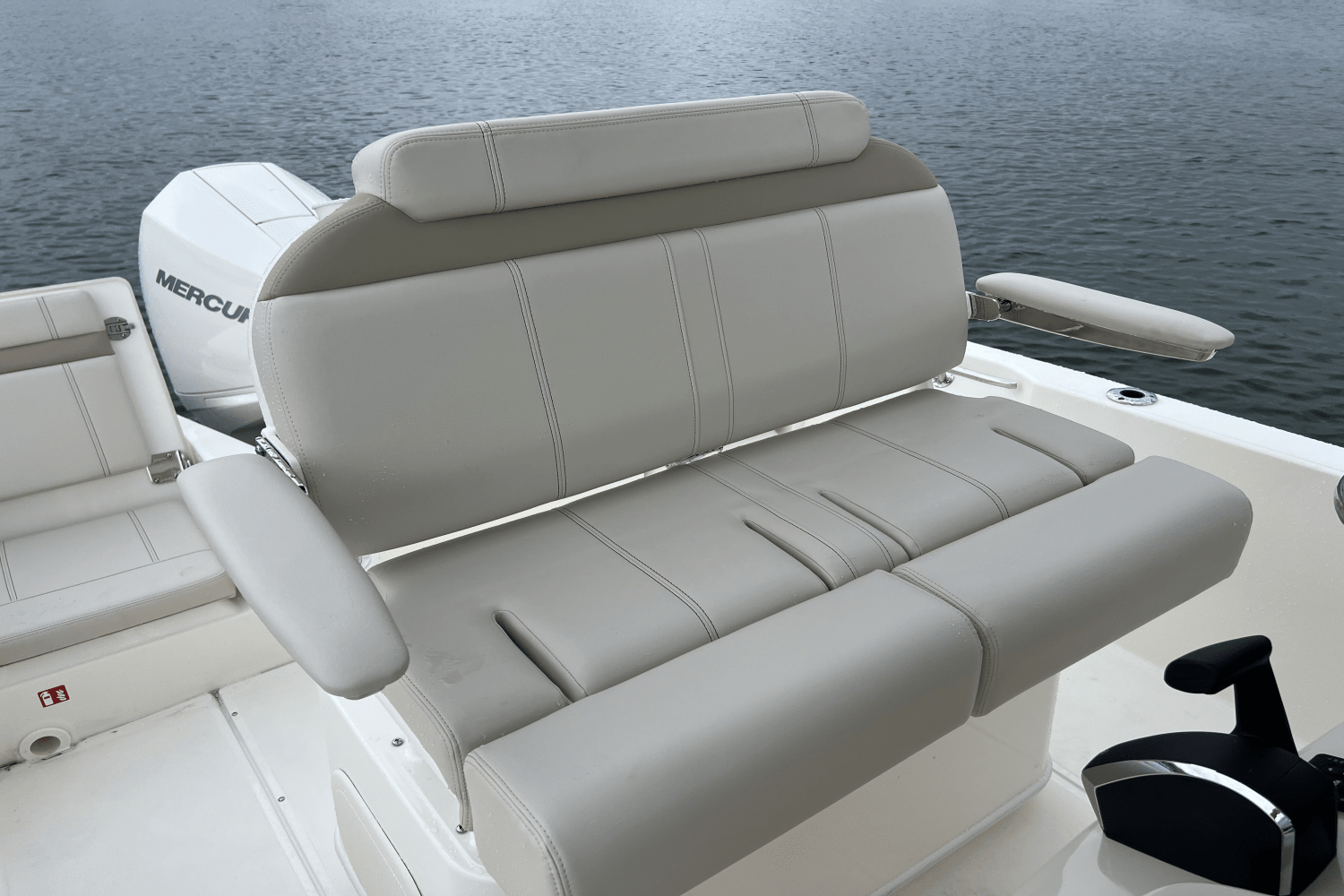 2026 Boston Whaler 220 Dauntless Image Thumbnail #12