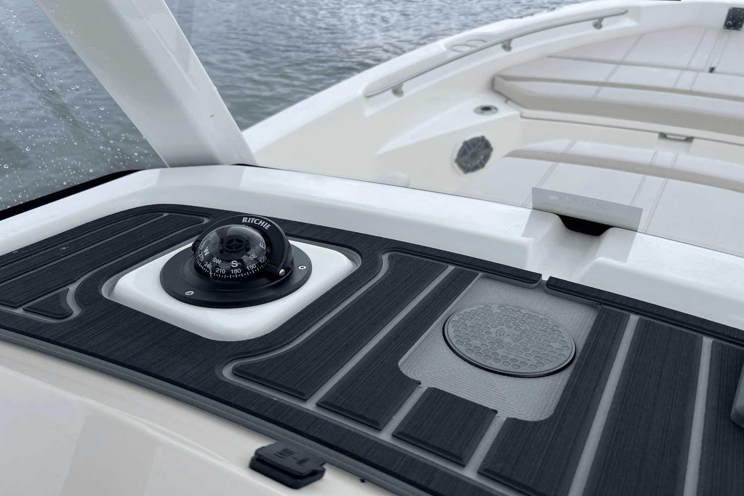 2026 Boston Whaler 220 Dauntless Image Thumbnail #15