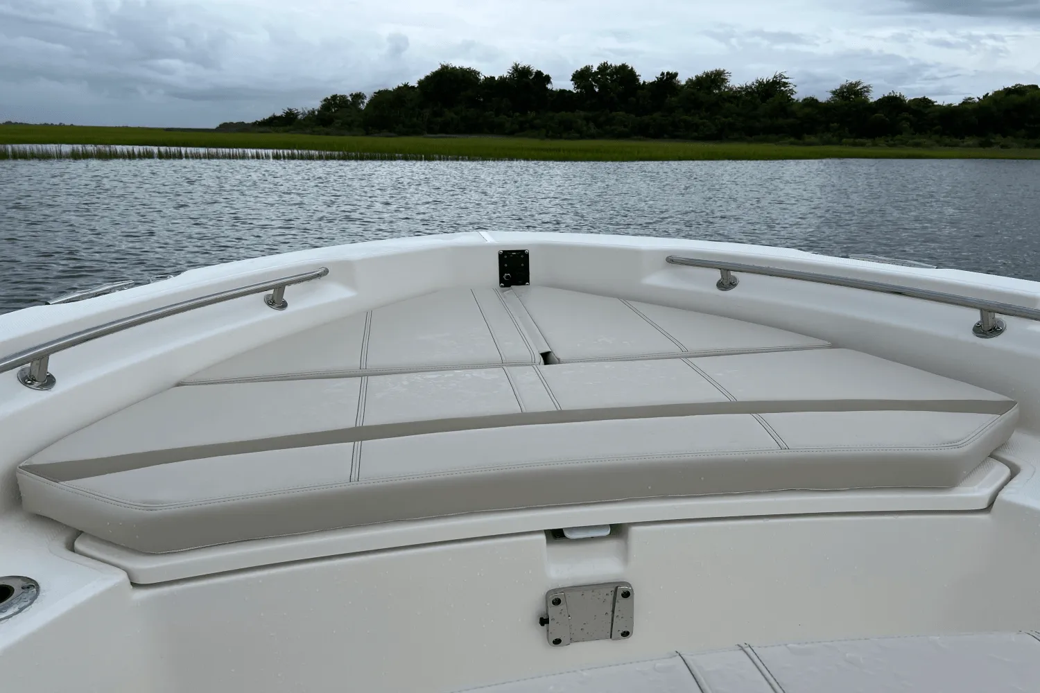 2026 Boston Whaler 220 Dauntless Image Thumbnail #20