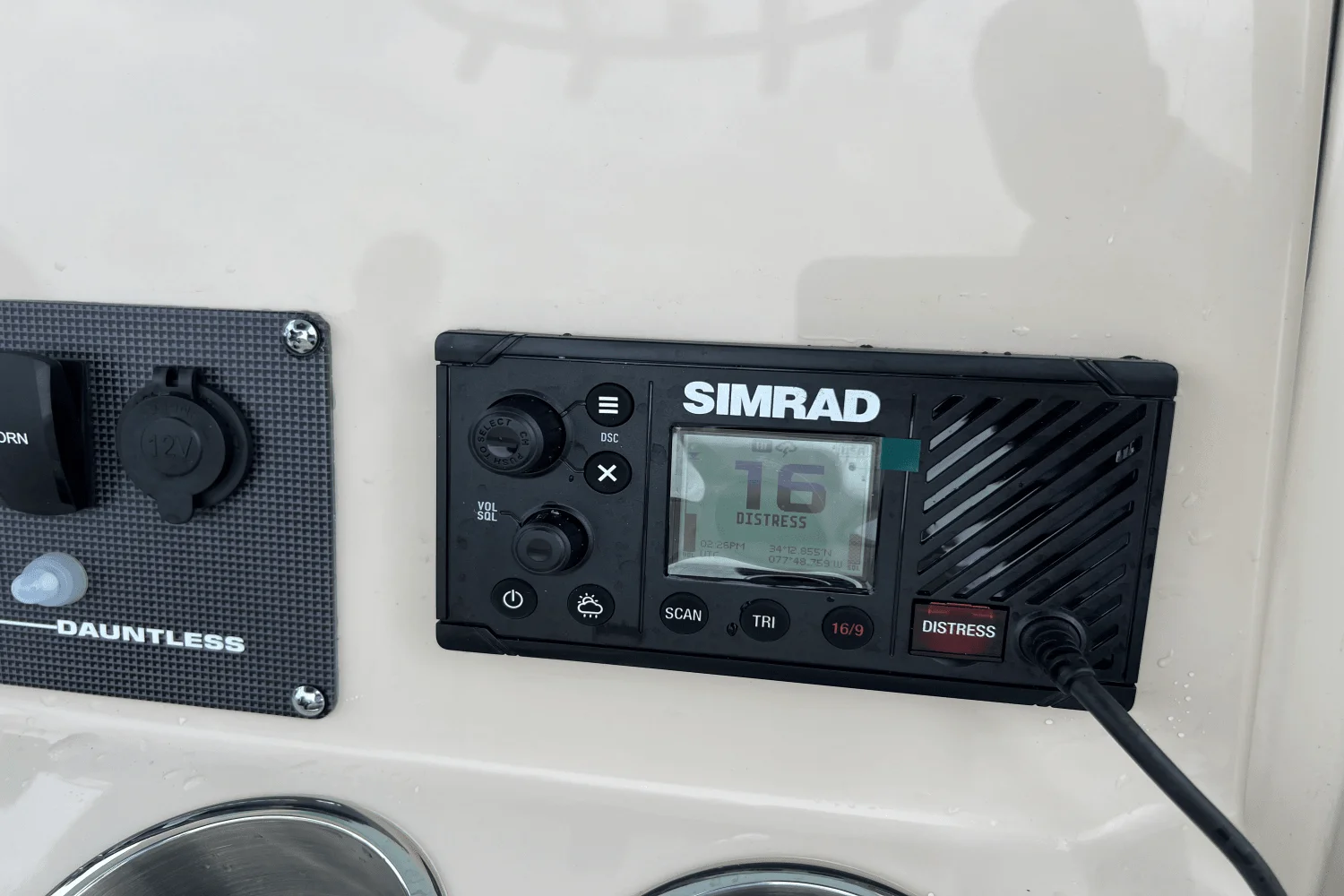 2026 Boston Whaler 220 Dauntless Image Thumbnail #19