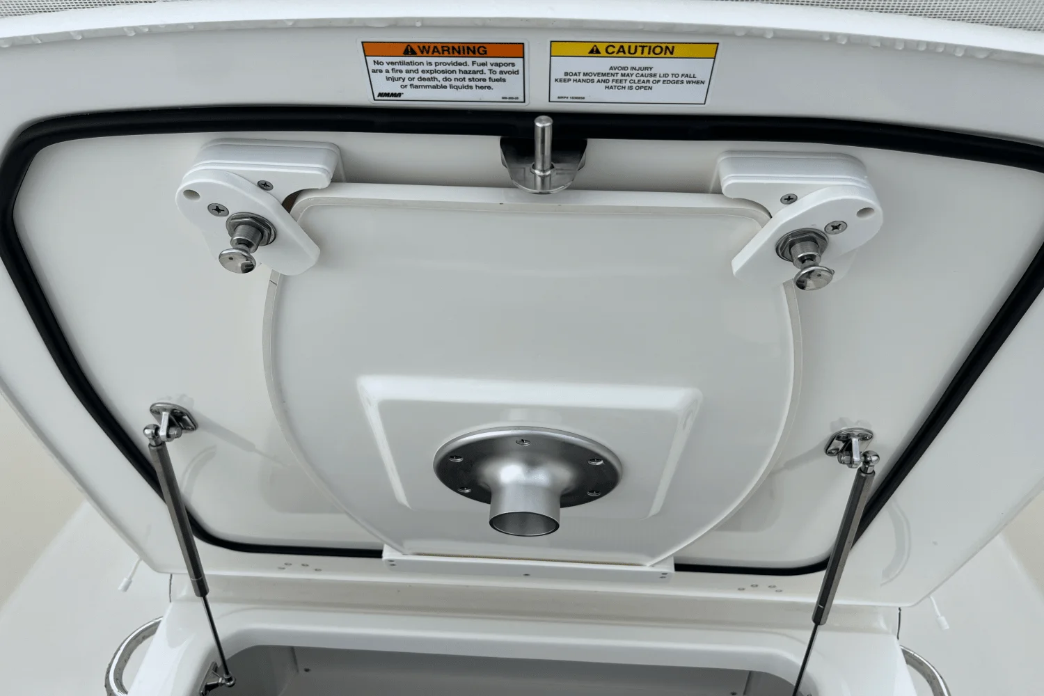 2026 Boston Whaler 220 Dauntless Image Thumbnail #22