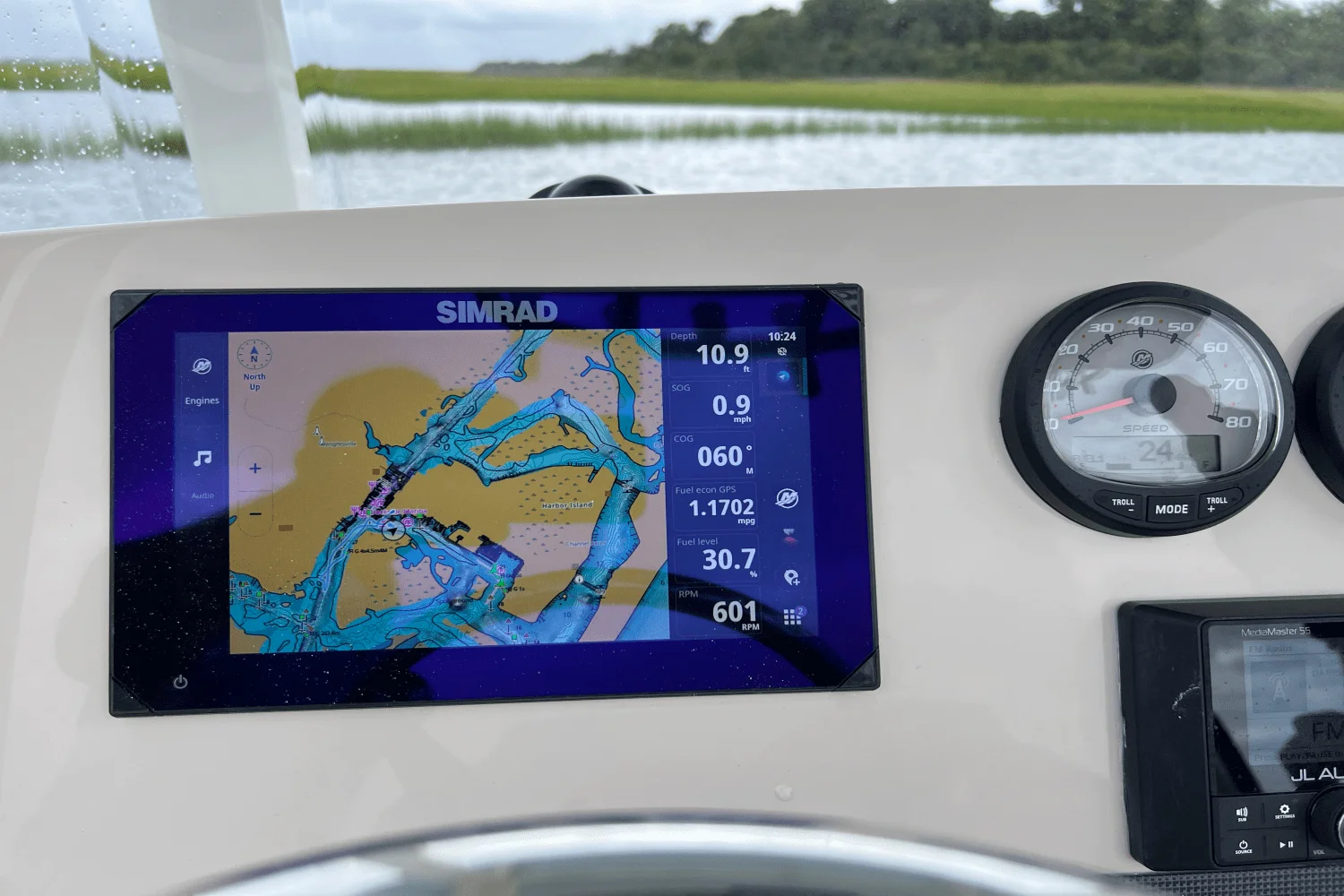 2026 Boston Whaler 220 Dauntless Image Thumbnail #16