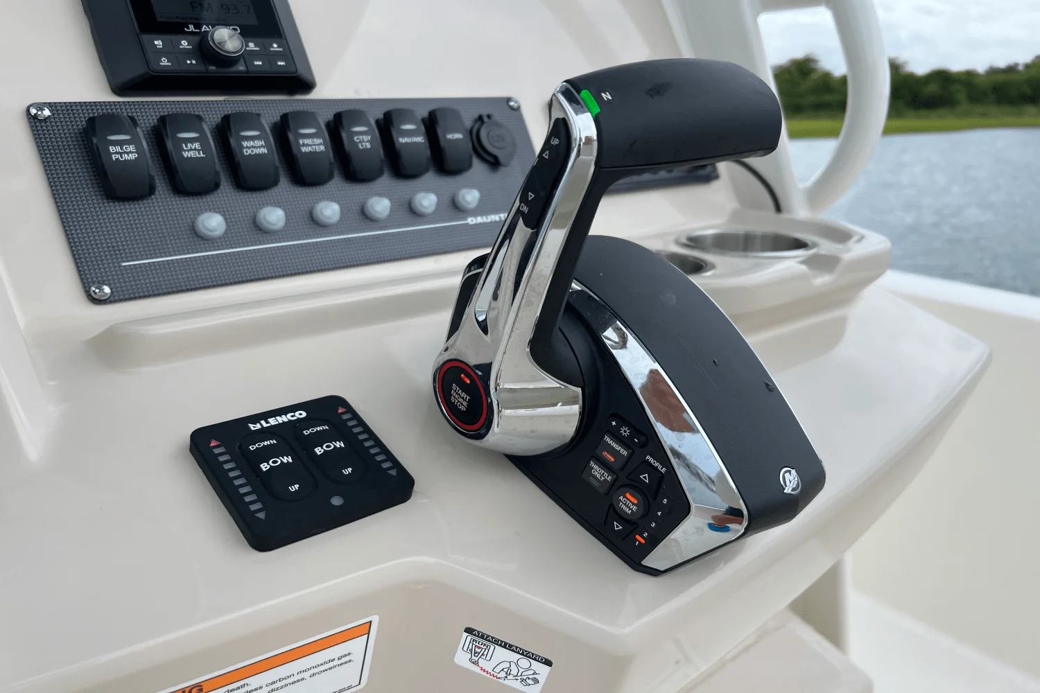 2026 Boston Whaler 220 Dauntless Image Thumbnail #18