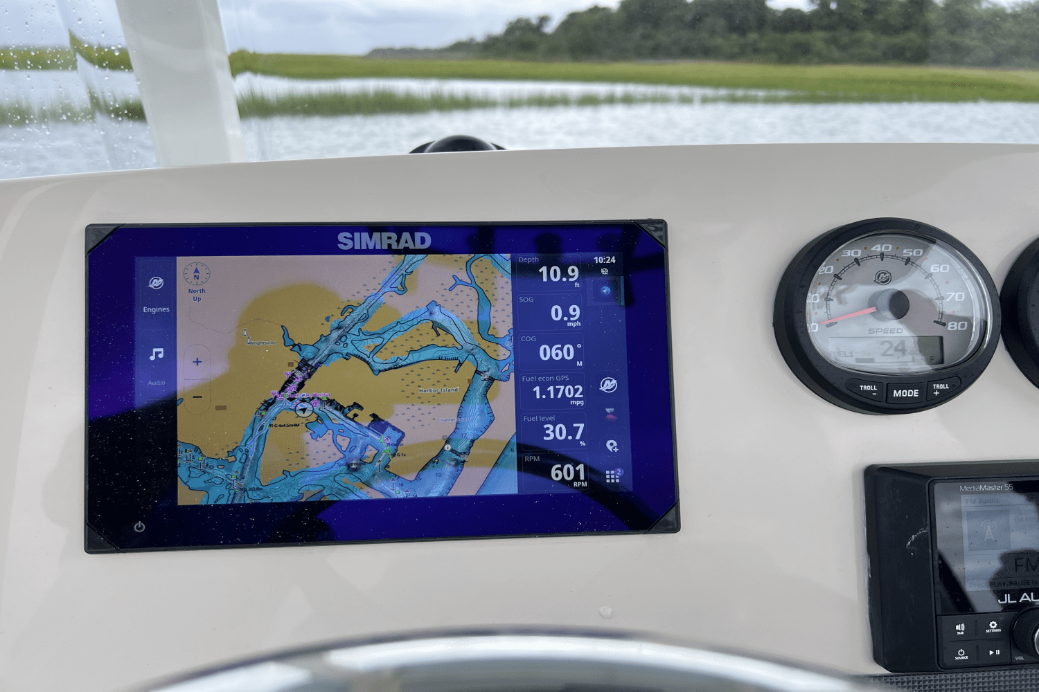 2026 Boston Whaler 220 Dauntless Image Thumbnail #16