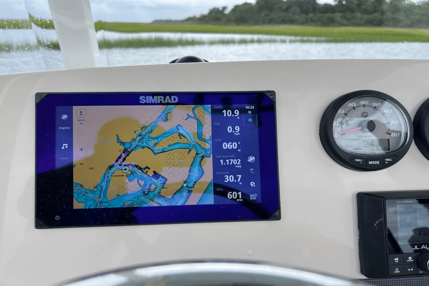 2026 Boston Whaler 220 Dauntless Image Thumbnail #16