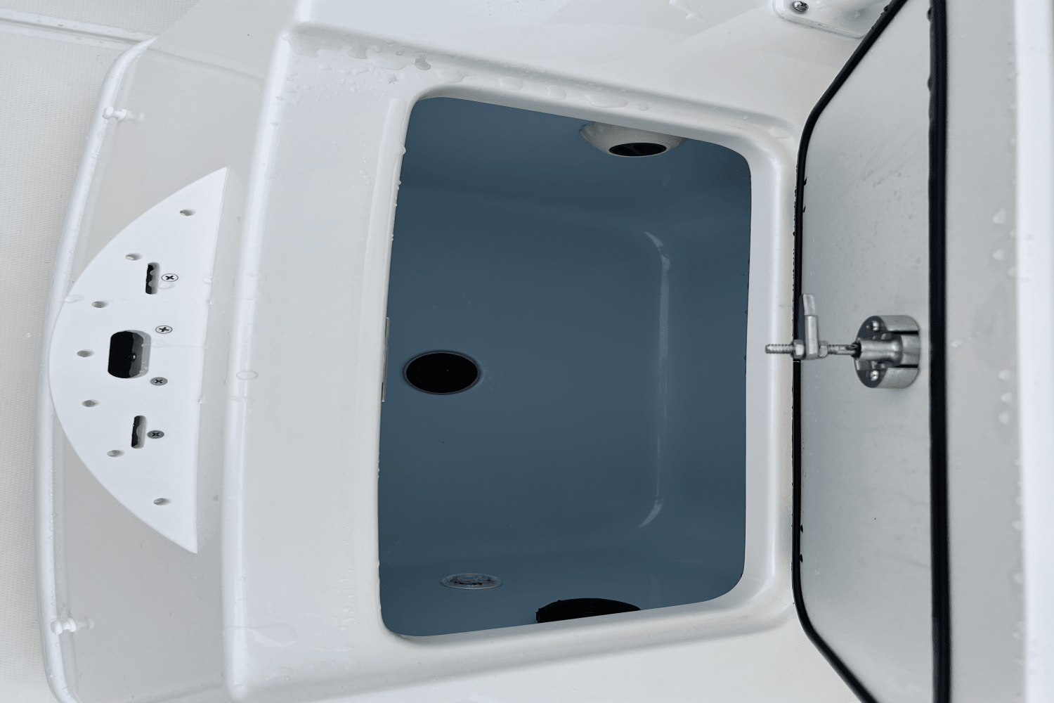 2026 Boston Whaler 220 Dauntless Image Thumbnail #23