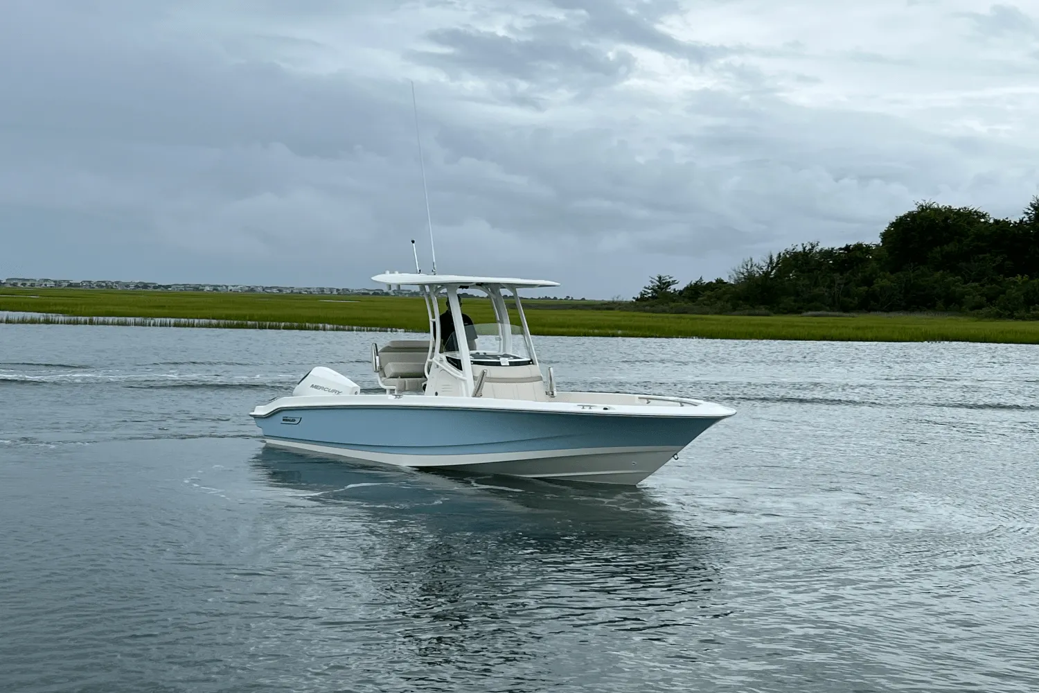 2026 Boston Whaler 220 Dauntless Image Thumbnail #2