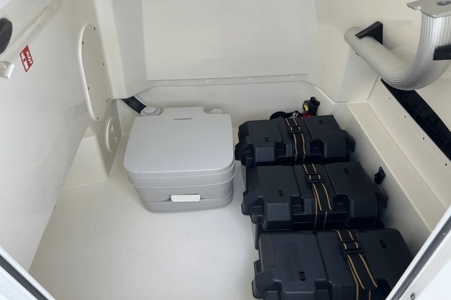 2026 Boston Whaler 220 Dauntless Image Thumbnail #24