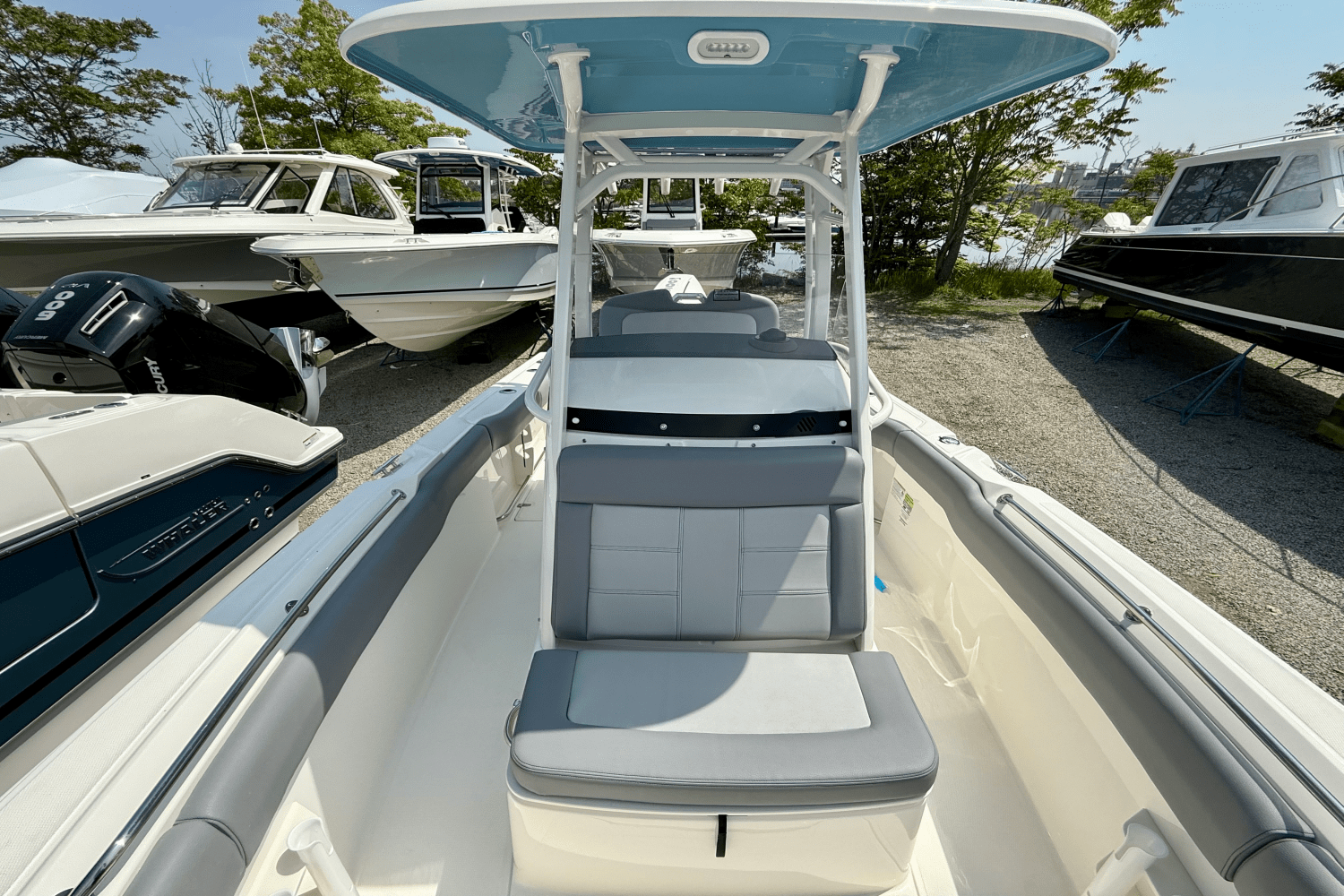 2025 Boston Whaler 230 Outrage Image Thumbnail #9