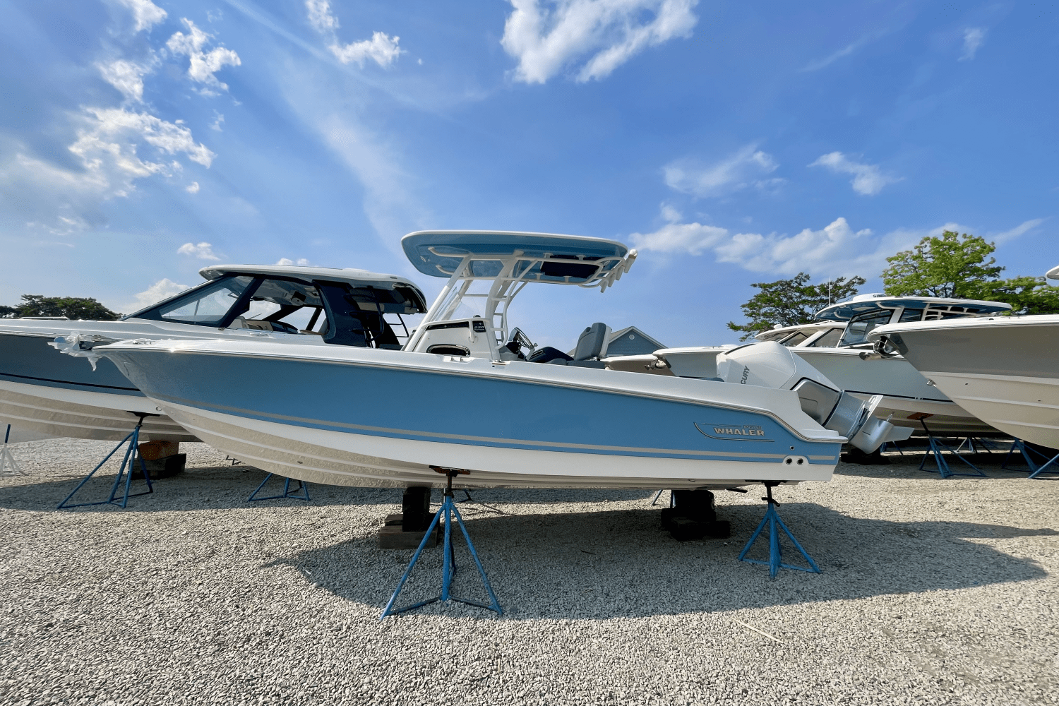2025 Boston Whaler 230 Outrage