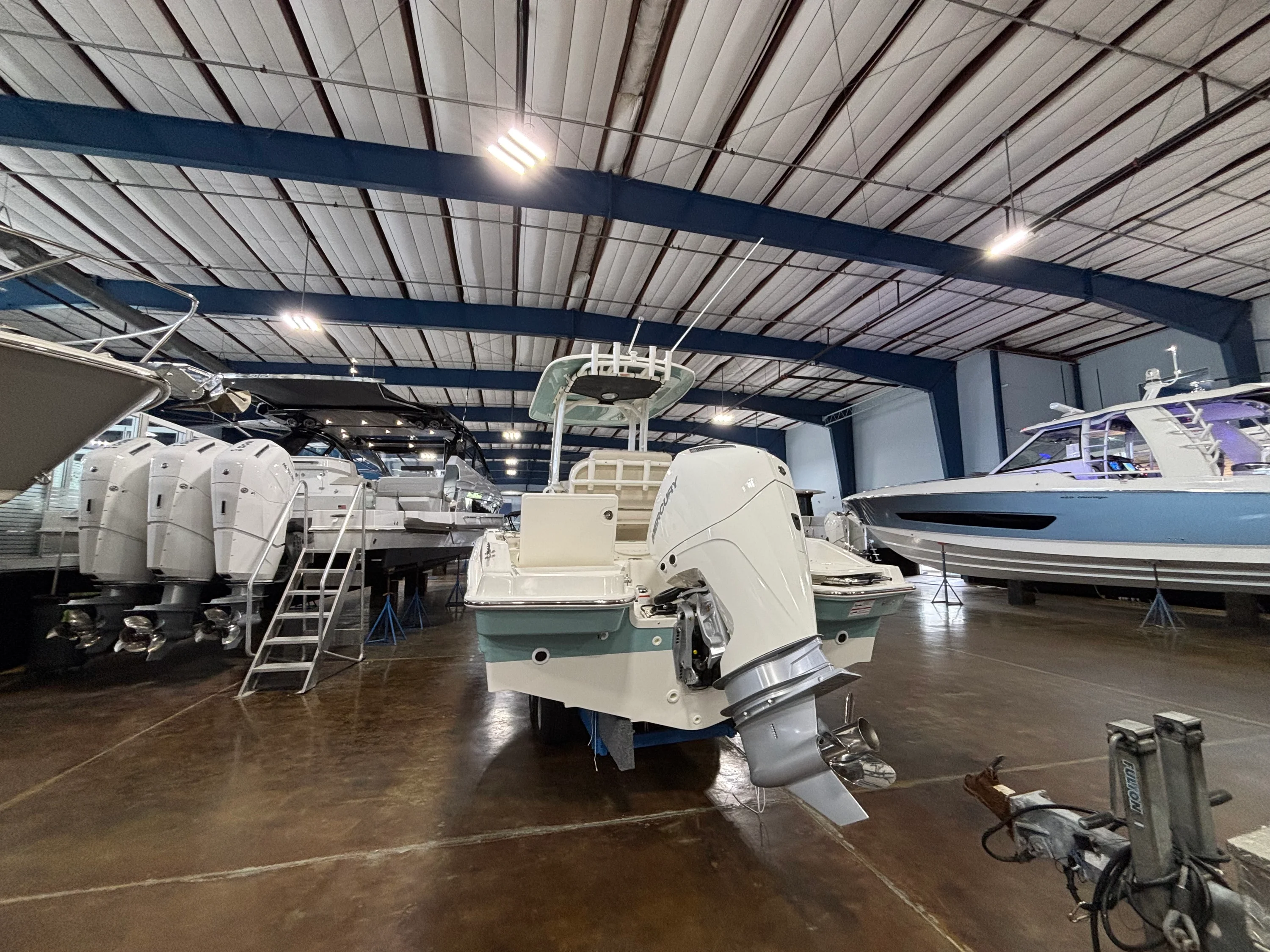 2026 Boston Whaler 220 Dauntless Image Thumbnail #4