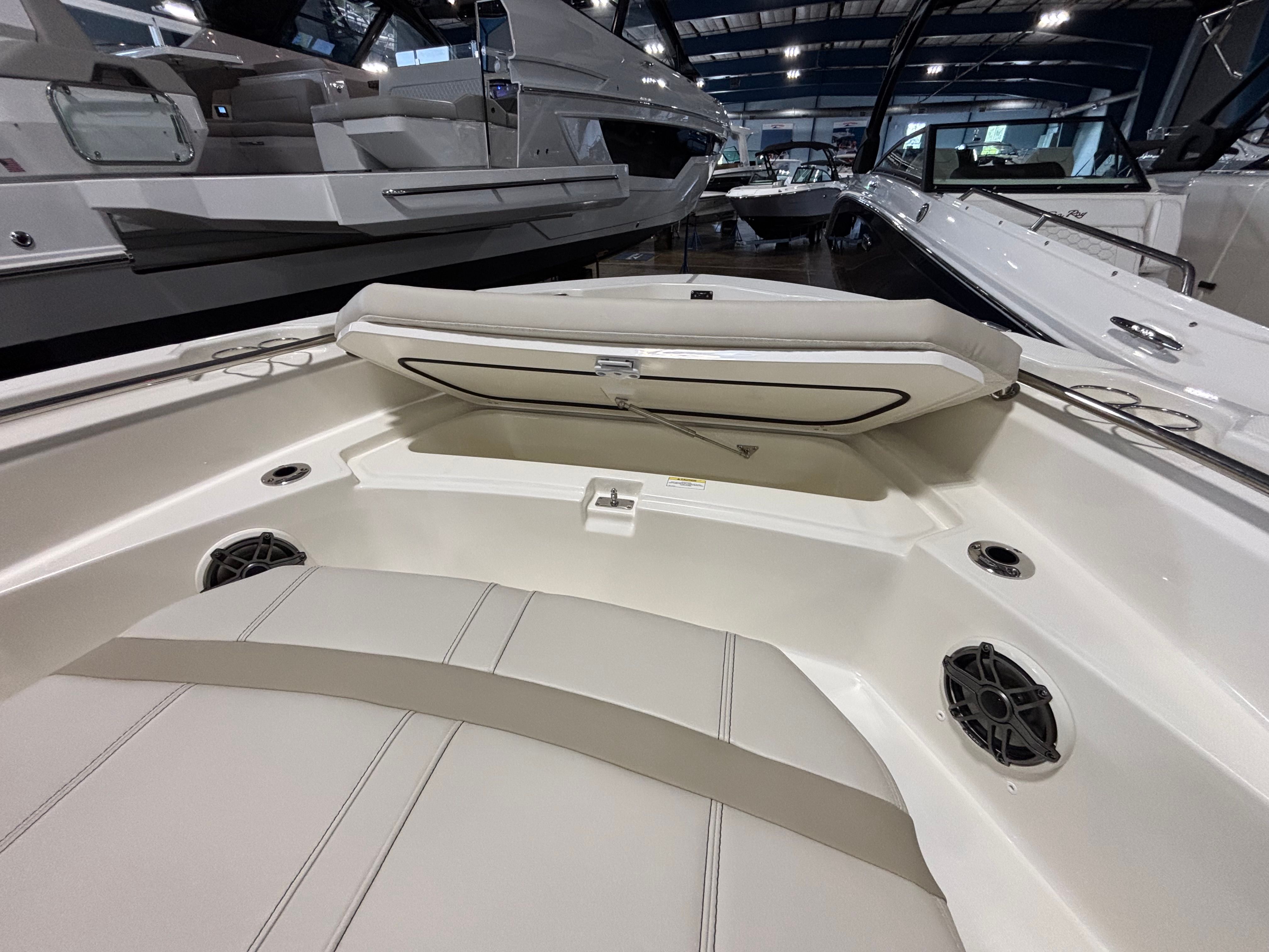 2026 Boston Whaler 220 Dauntless Image Thumbnail #20