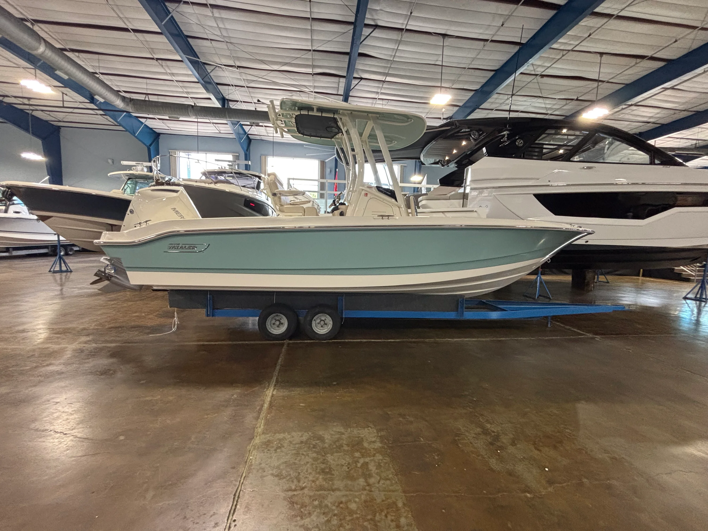 2026 Boston Whaler 220 Dauntless Image Thumbnail #1