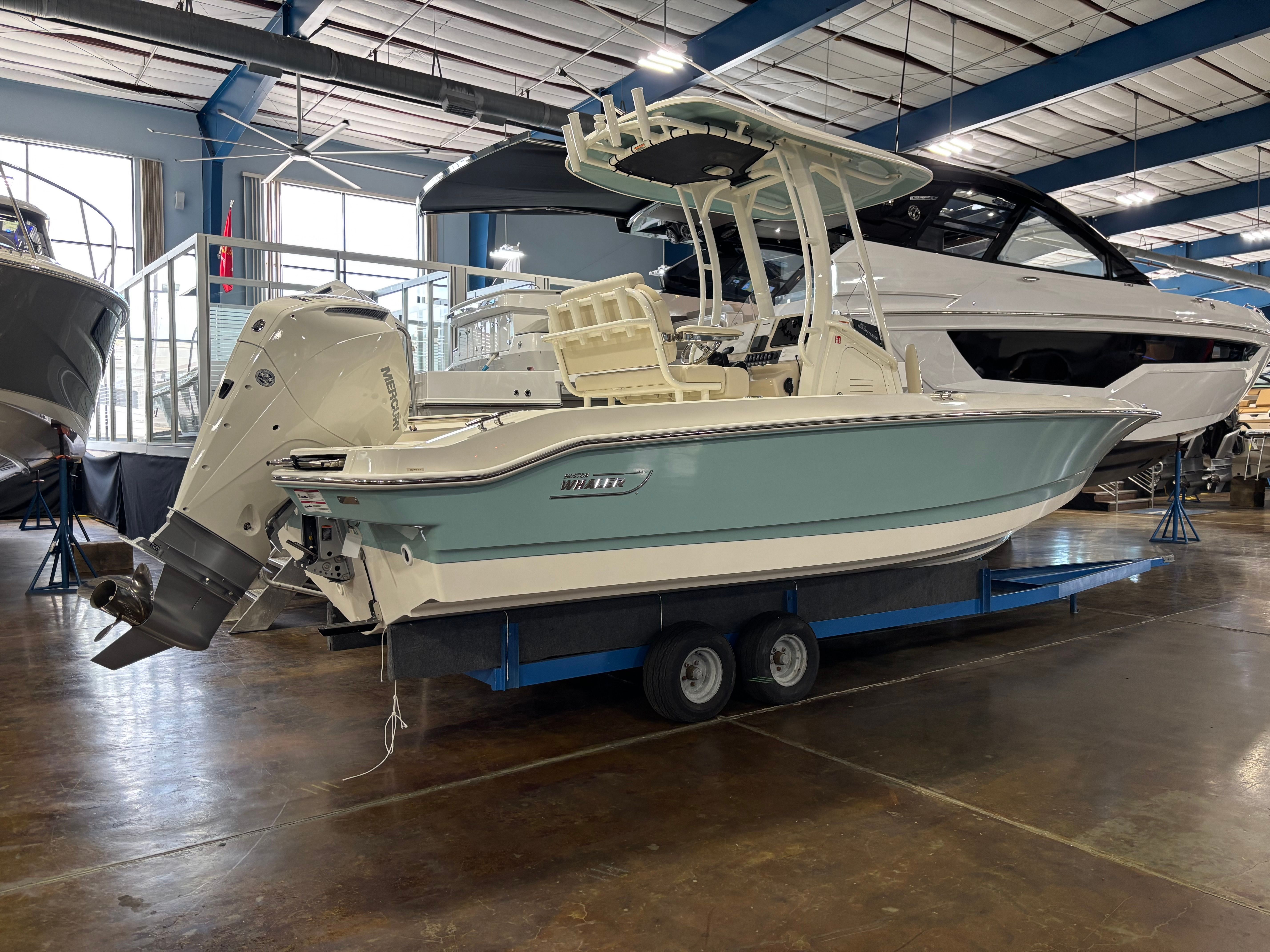 2026 Boston Whaler 220 Dauntless Image Thumbnail #2