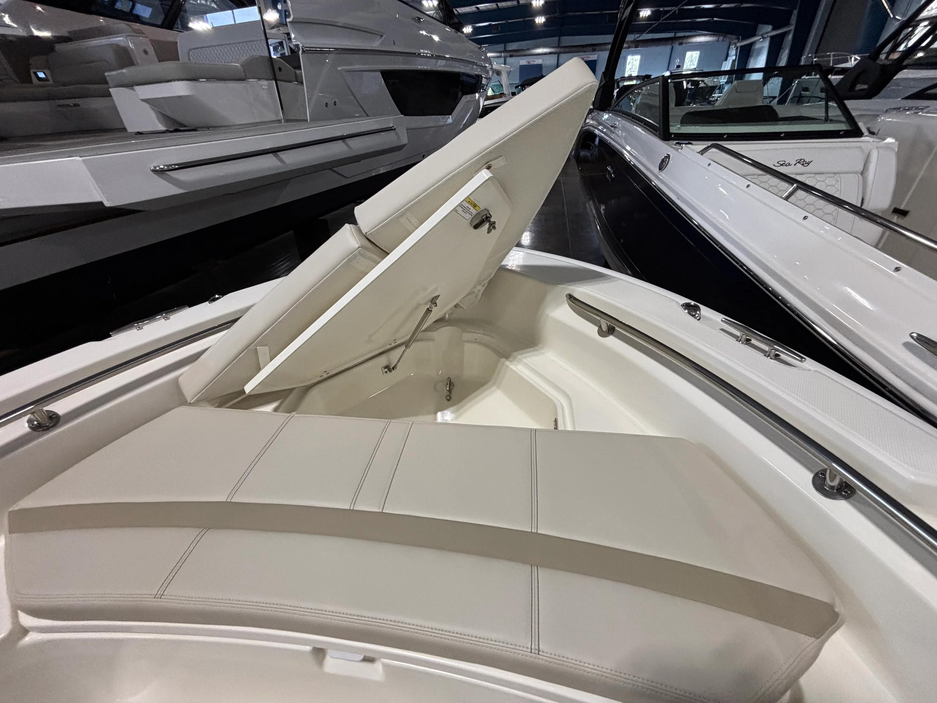 2026 Boston Whaler 220 Dauntless Image Thumbnail #19