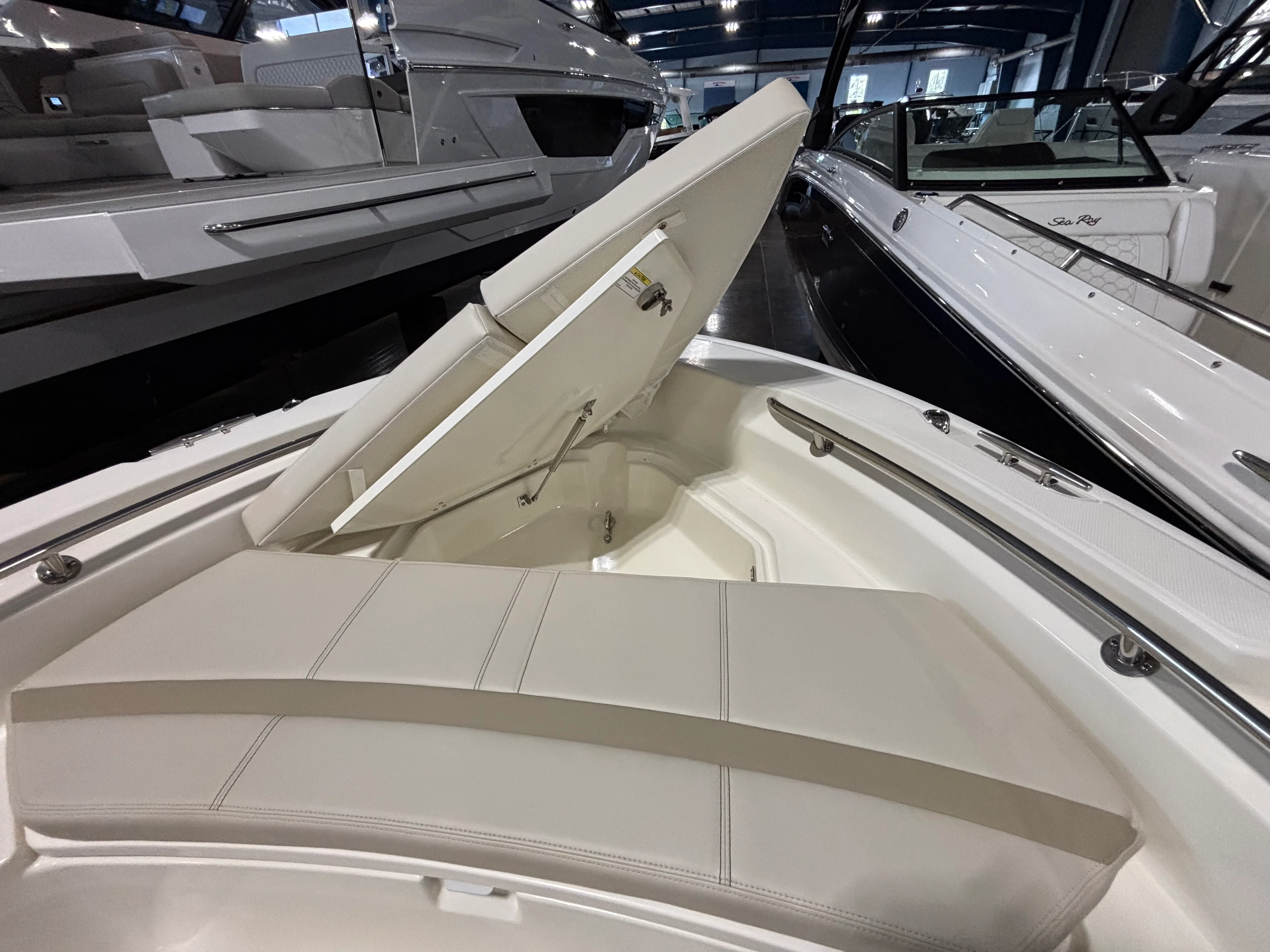 2026 Boston Whaler 220 Dauntless Image Thumbnail #19