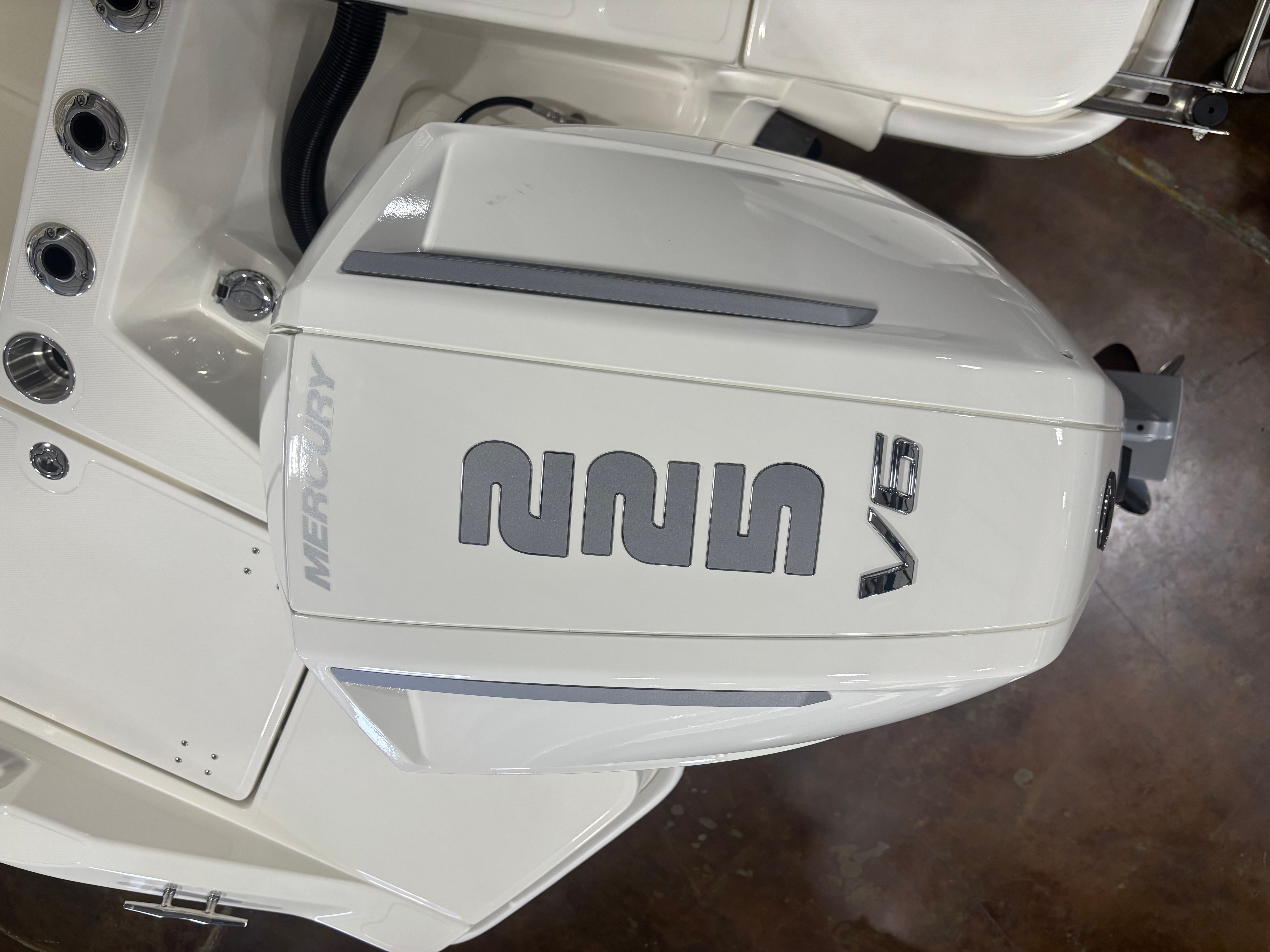 2026 Boston Whaler 220 Dauntless Image Thumbnail #8