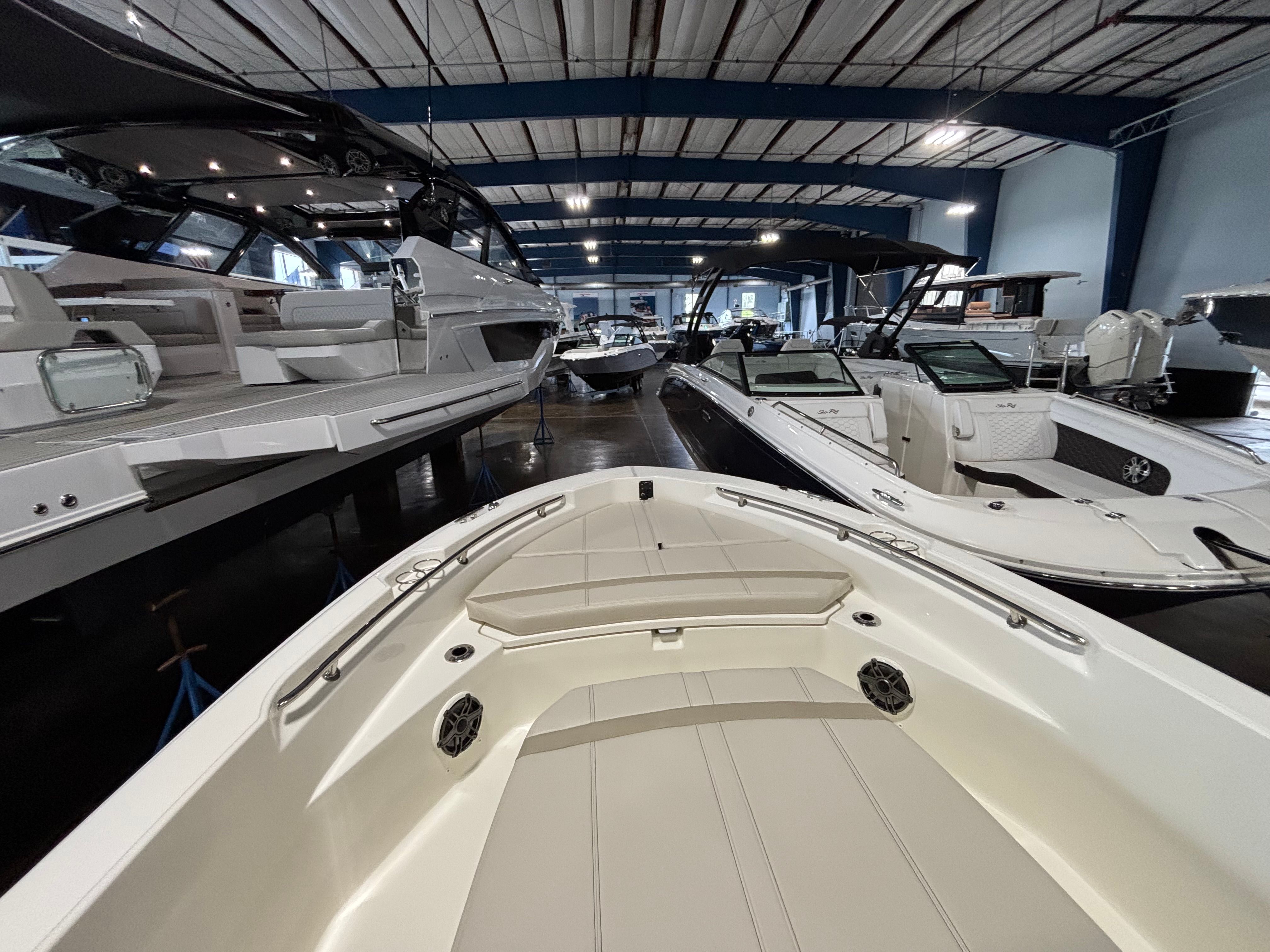 2026 Boston Whaler 220 Dauntless Image Thumbnail #17