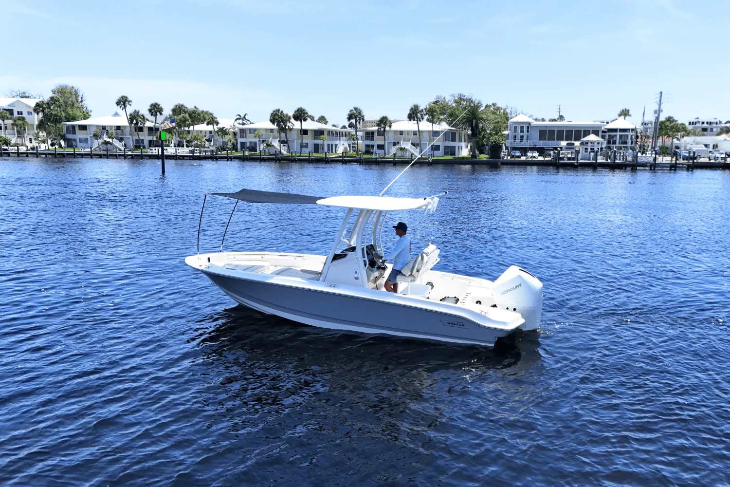 2026 Boston Whaler 220 Dauntless Image Thumbnail #1