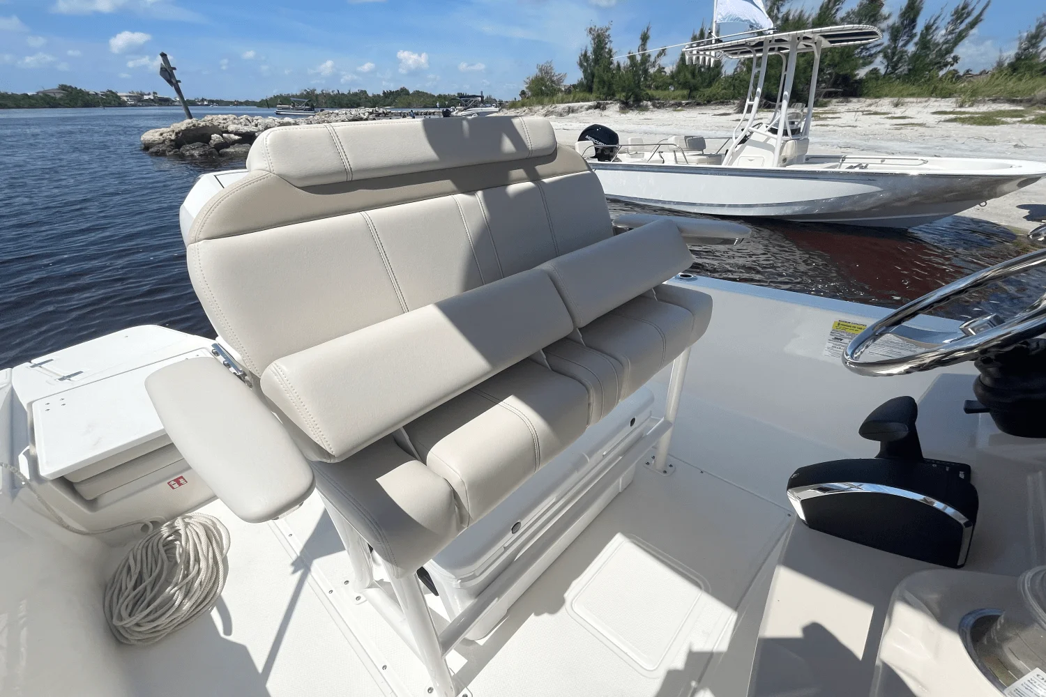 2026 Boston Whaler 220 Dauntless Image Thumbnail #11