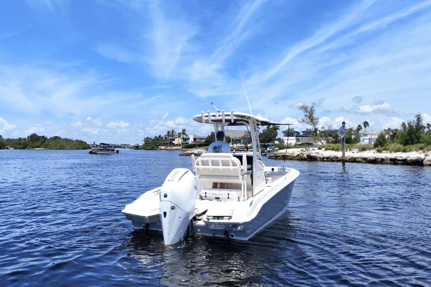 2026 Boston Whaler 220 Dauntless Image Thumbnail #2