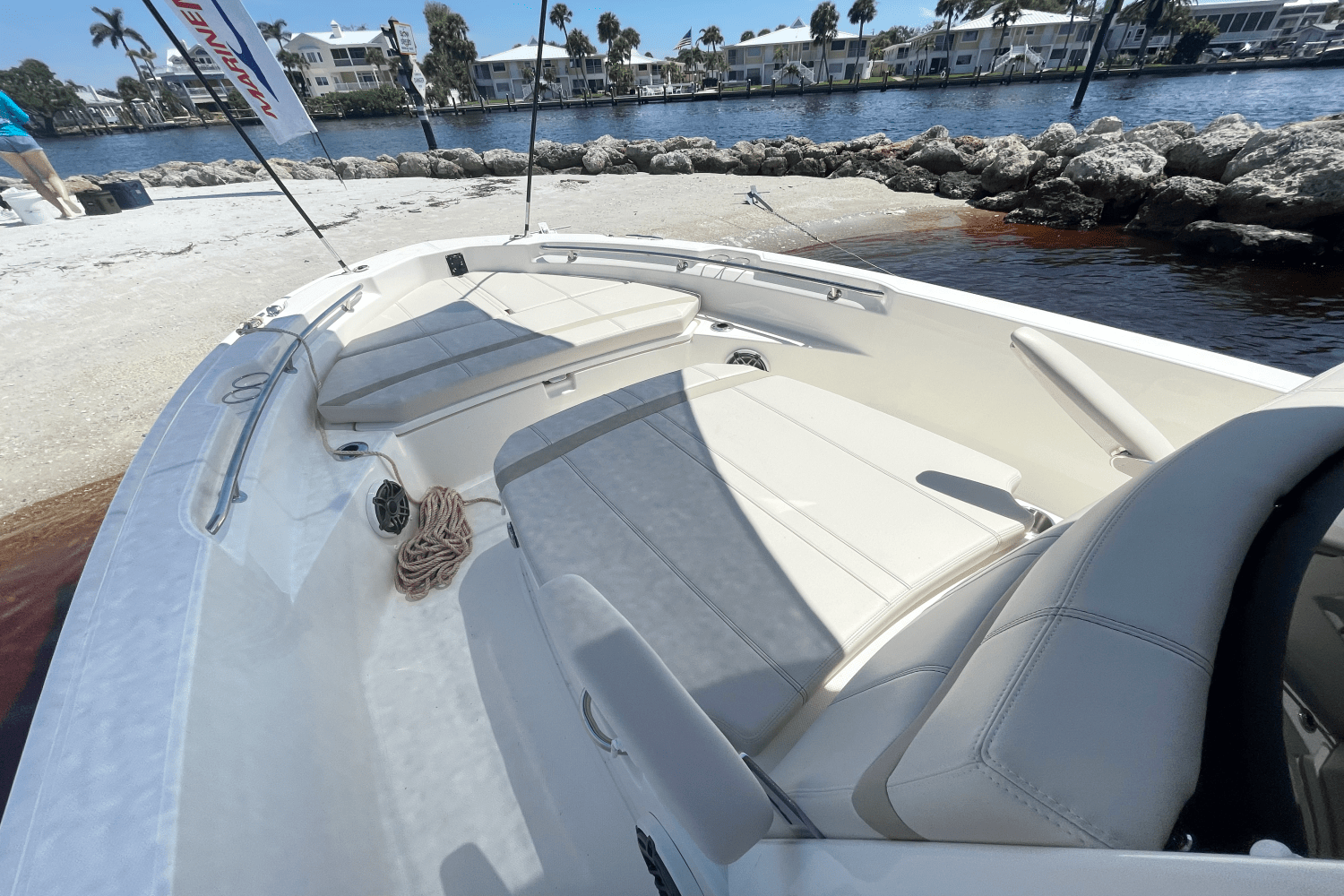 2026 Boston Whaler 220 Dauntless Image Thumbnail #15