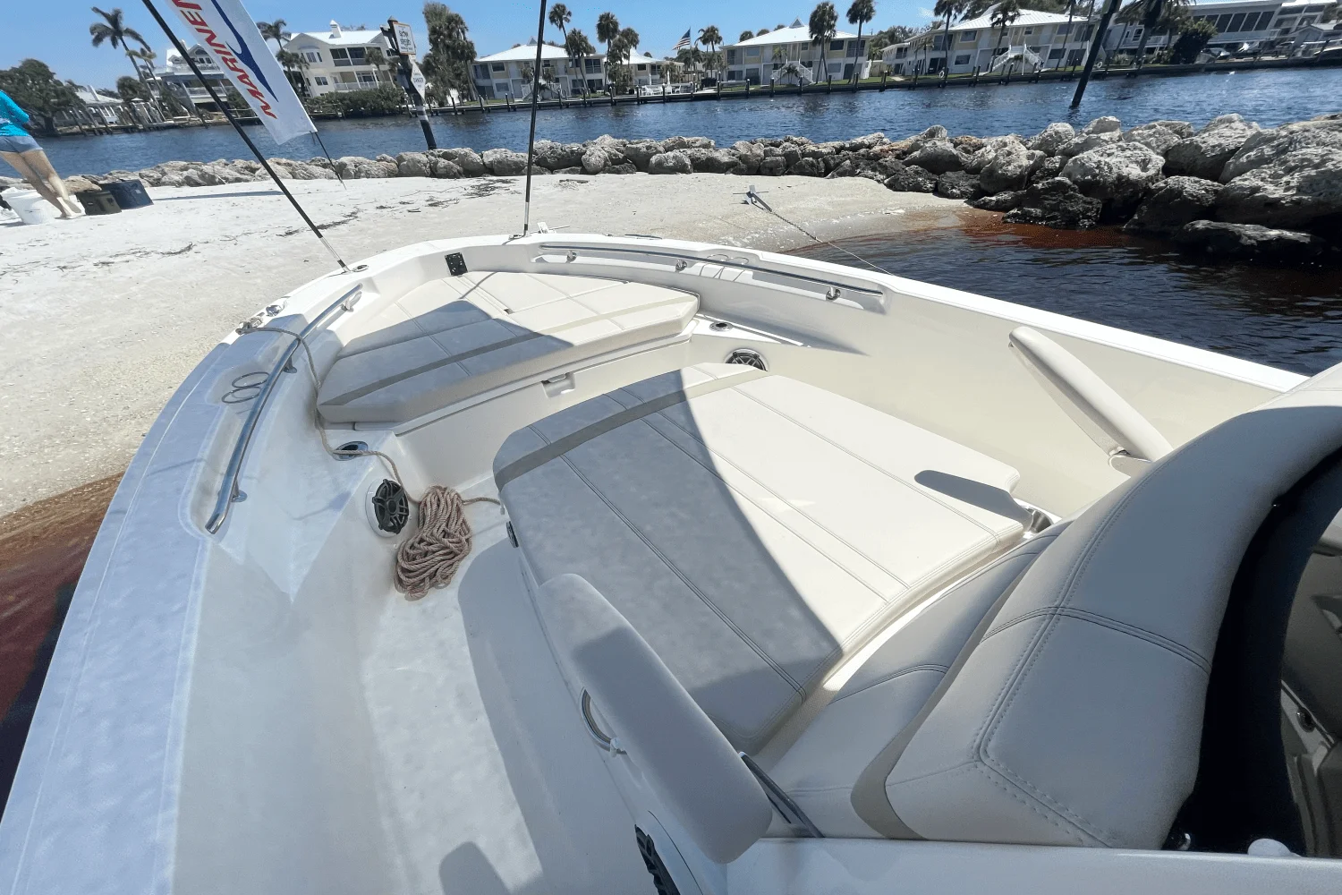 2026 Boston Whaler 220 Dauntless Image Thumbnail #15