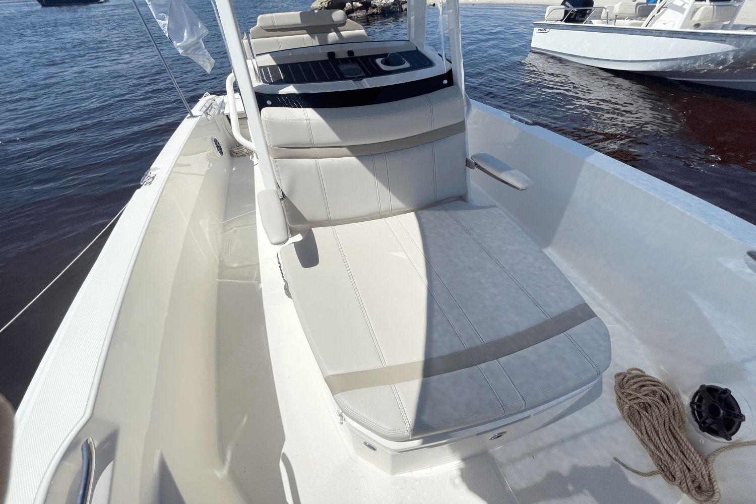 2026 Boston Whaler 220 Dauntless Image Thumbnail #16