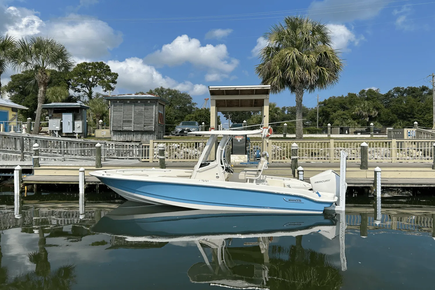2026 Boston Whaler 220 Dauntless Image Thumbnail #0