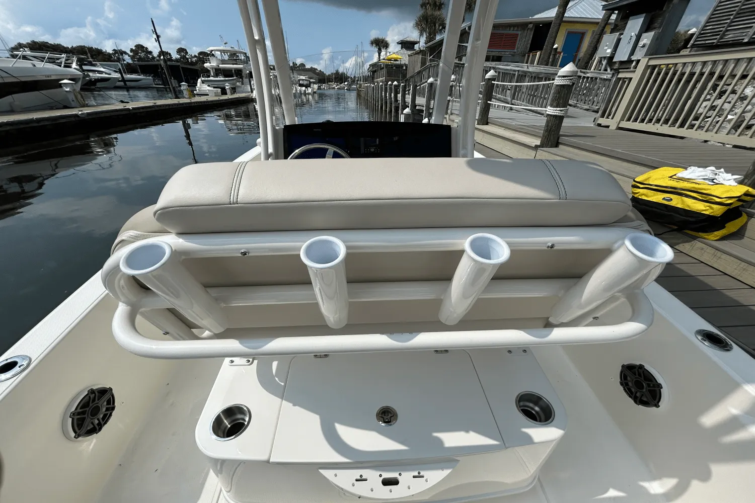 2026 Boston Whaler 220 Dauntless Image Thumbnail #10