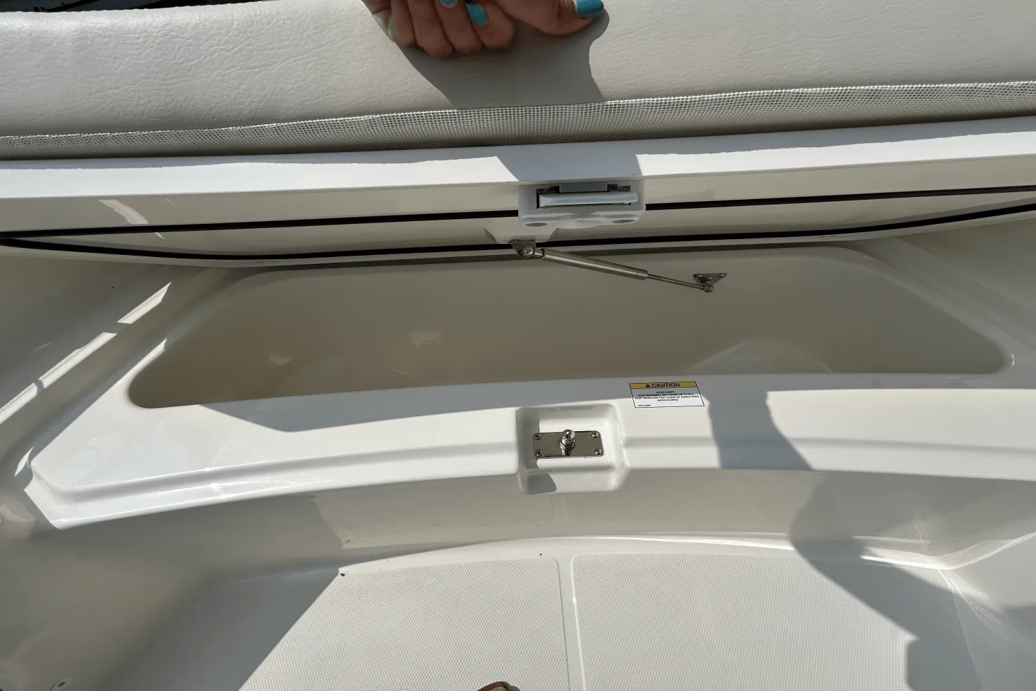 2026 Boston Whaler 220 Dauntless Image Thumbnail #18