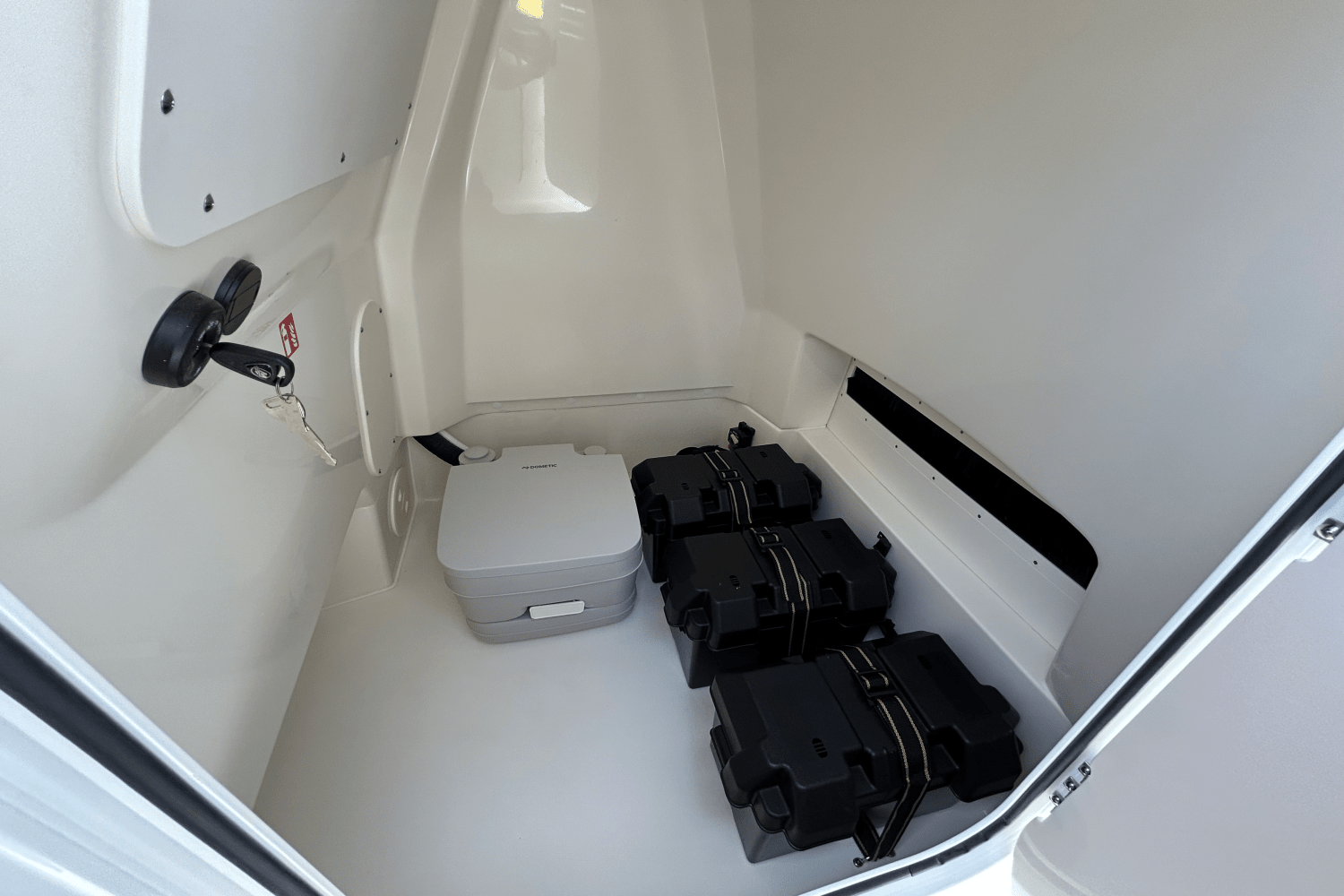 2026 Boston Whaler 220 Dauntless Image Thumbnail #21