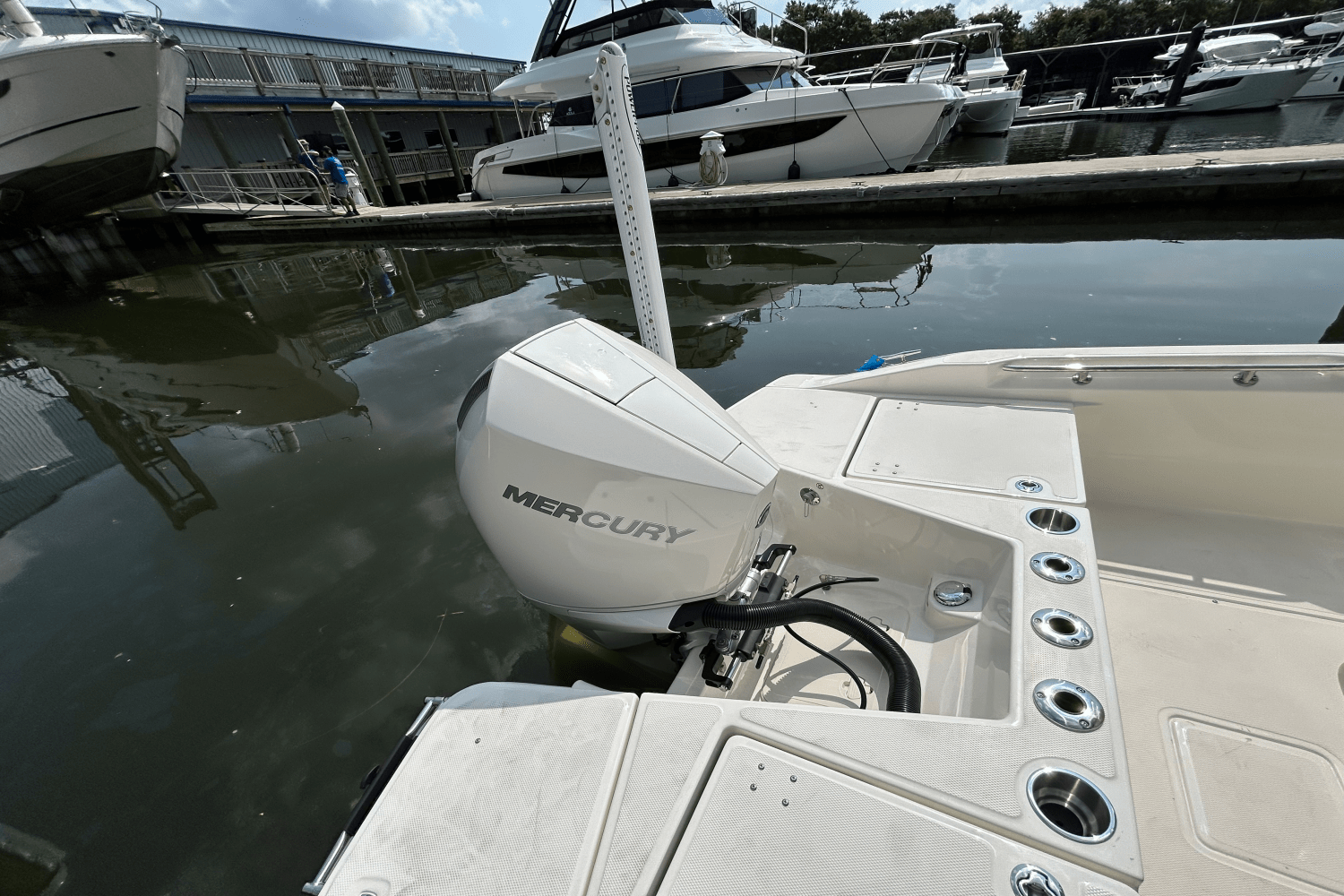 2026 Boston Whaler 220 Dauntless Image Thumbnail #7