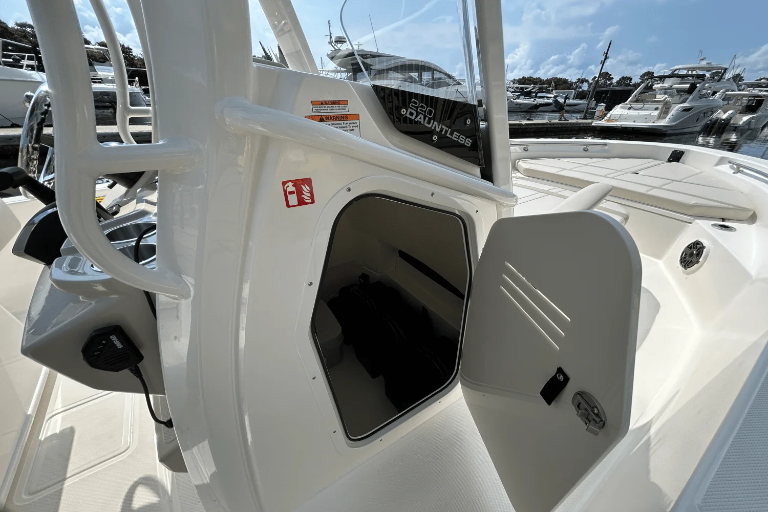 2026 Boston Whaler 220 Dauntless Image Thumbnail #22