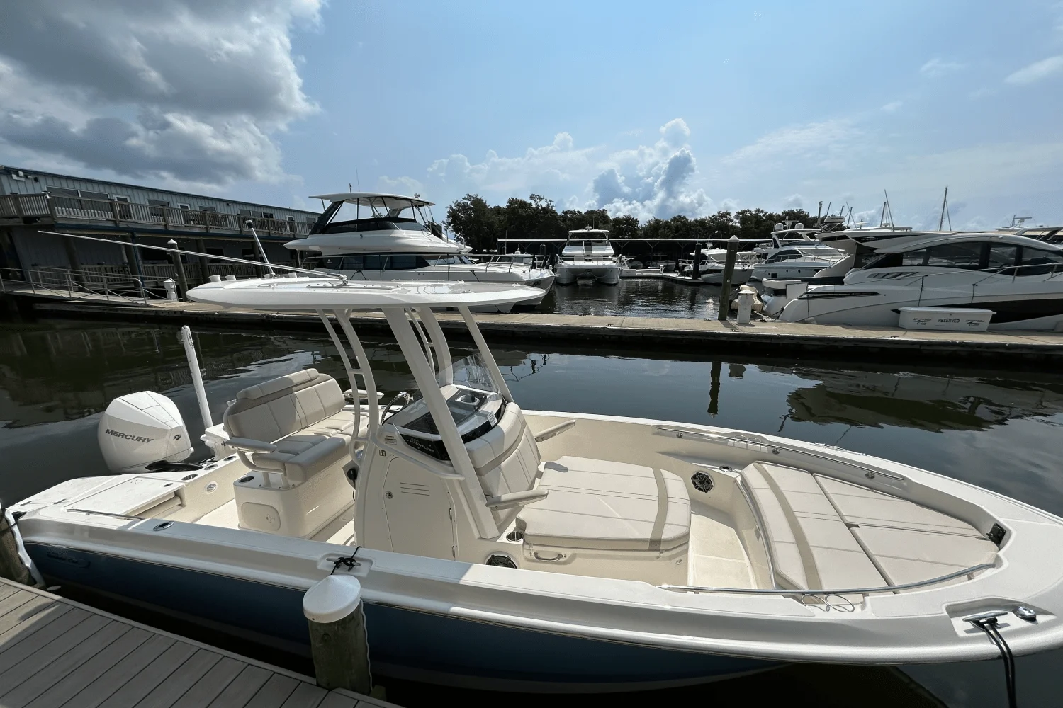 2026 Boston Whaler 220 Dauntless Image Thumbnail #24