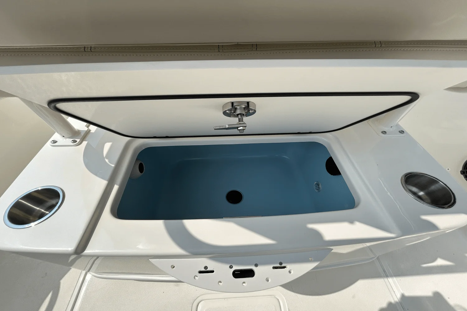 2026 Boston Whaler 220 Dauntless Image Thumbnail #11