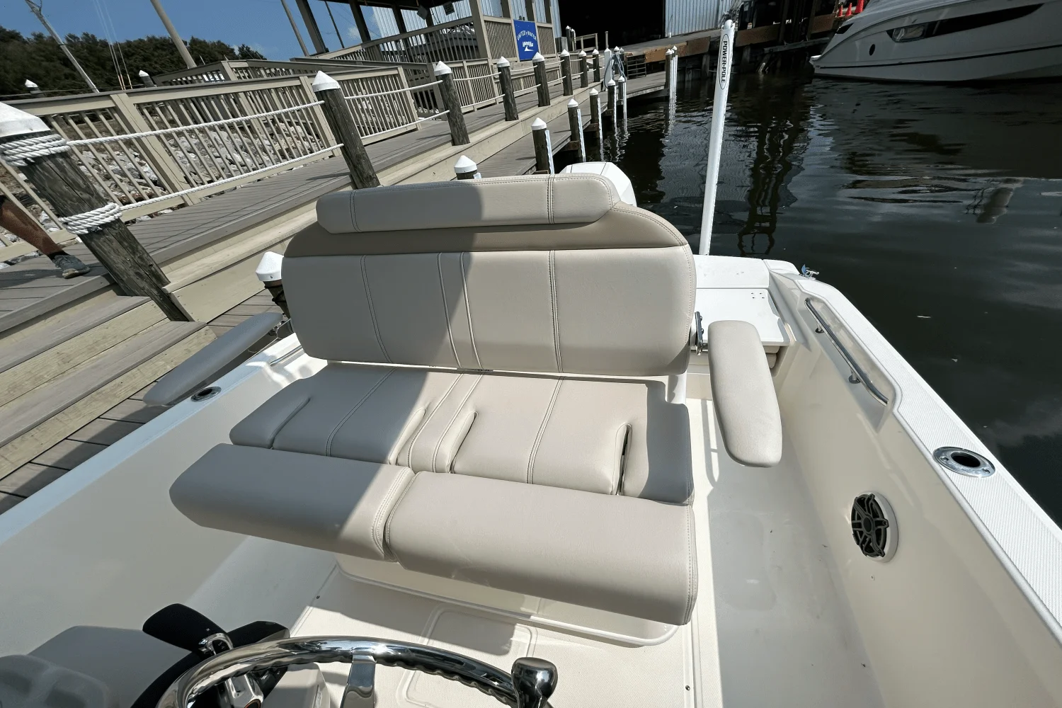 2026 Boston Whaler 220 Dauntless Image Thumbnail #13