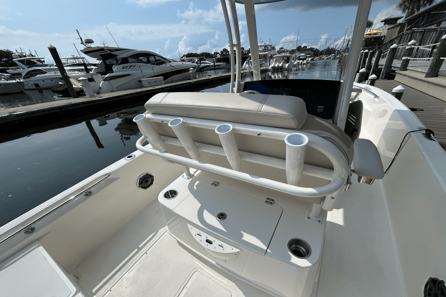2026 Boston Whaler 220 Dauntless Image Thumbnail #9