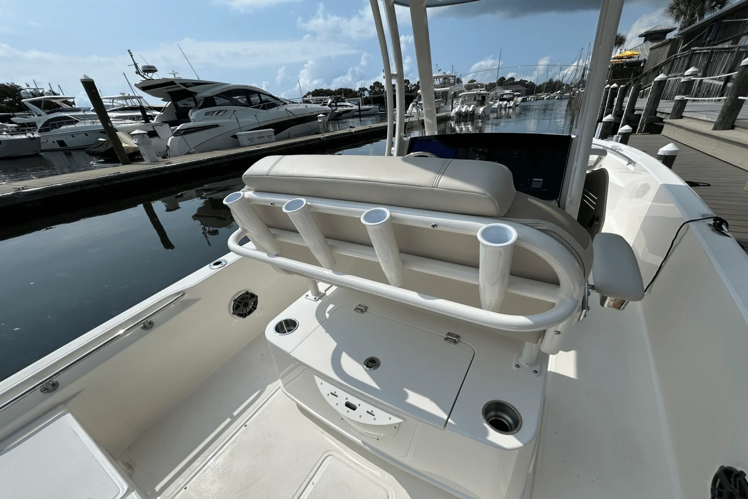 2026 Boston Whaler 220 Dauntless Image Thumbnail #9