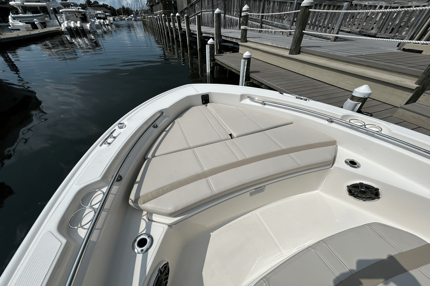 2026 Boston Whaler 220 Dauntless Image Thumbnail #17