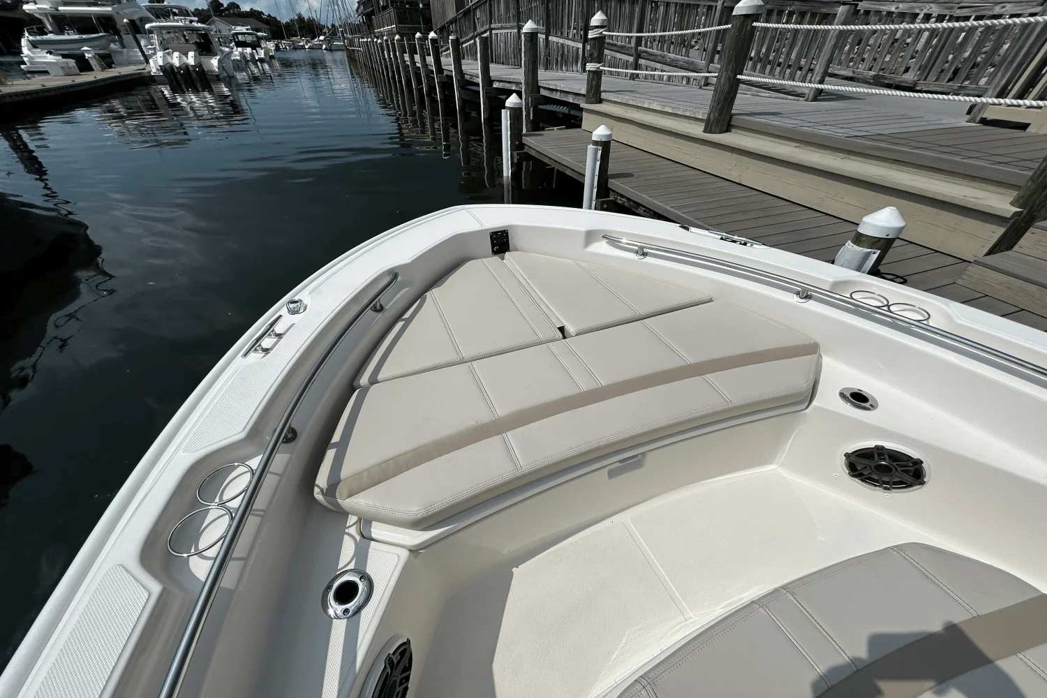 2026 Boston Whaler 220 Dauntless Image Thumbnail #17